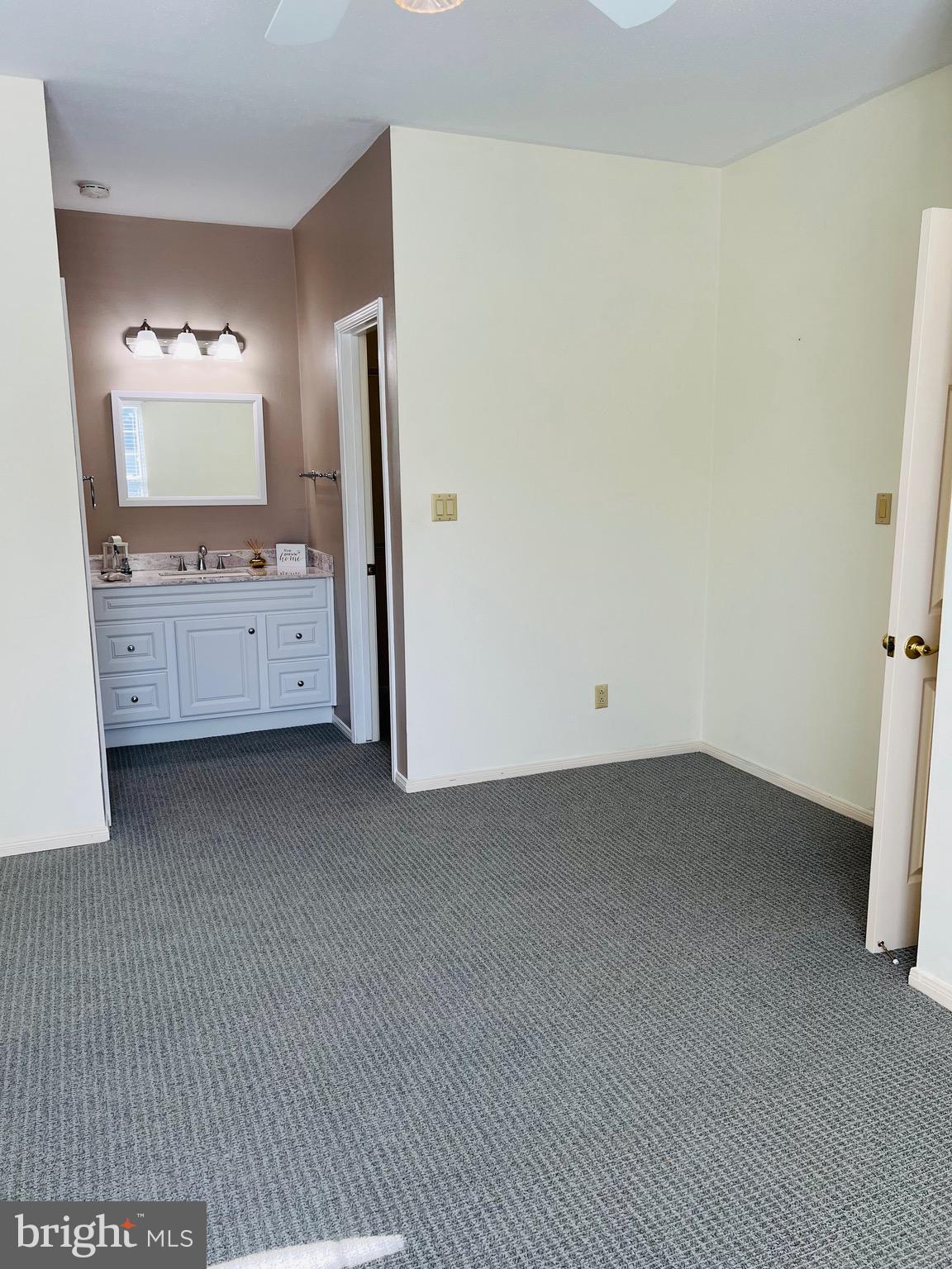 ENGLISH COUNTRY MANOR - Residential Lease