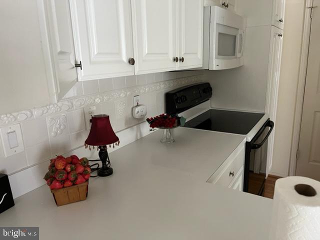 ENGLISH COUNTRY MANOR - Residential Lease