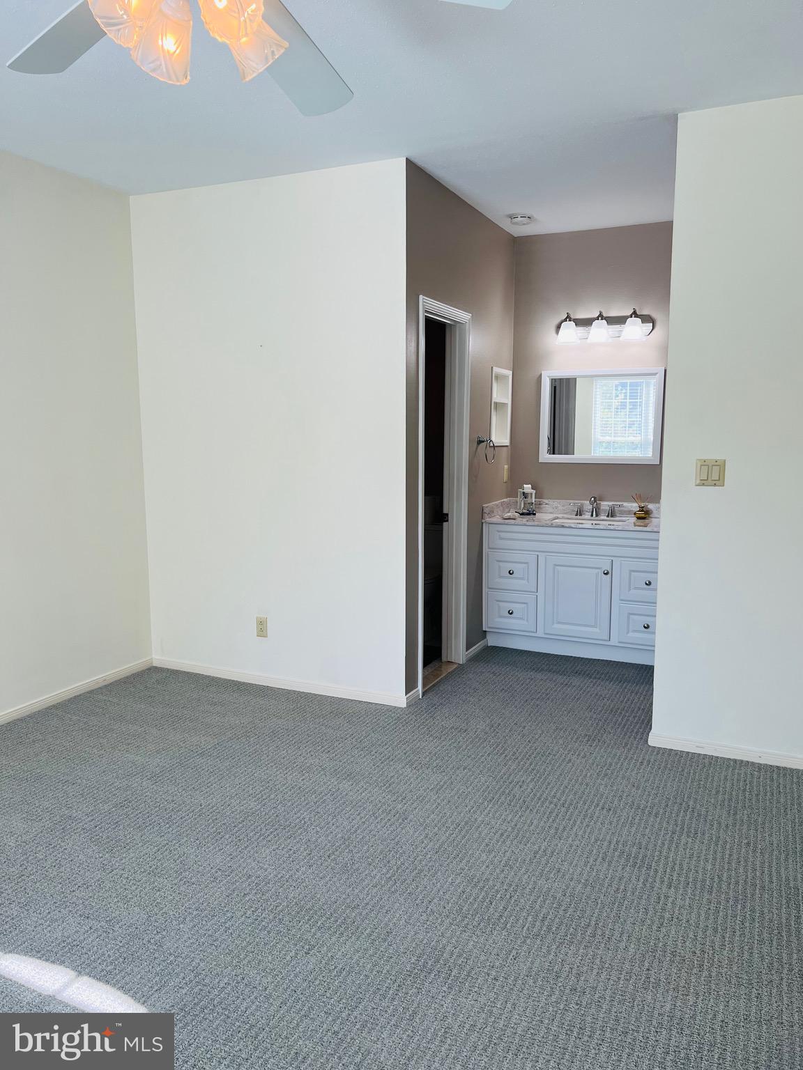 ENGLISH COUNTRY MANOR - Residential Lease