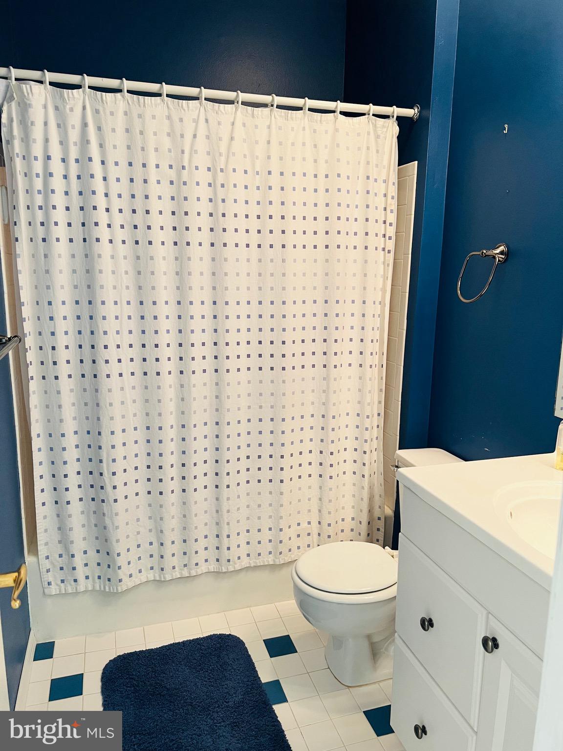 ENGLISH COUNTRY MANOR - Residential Lease