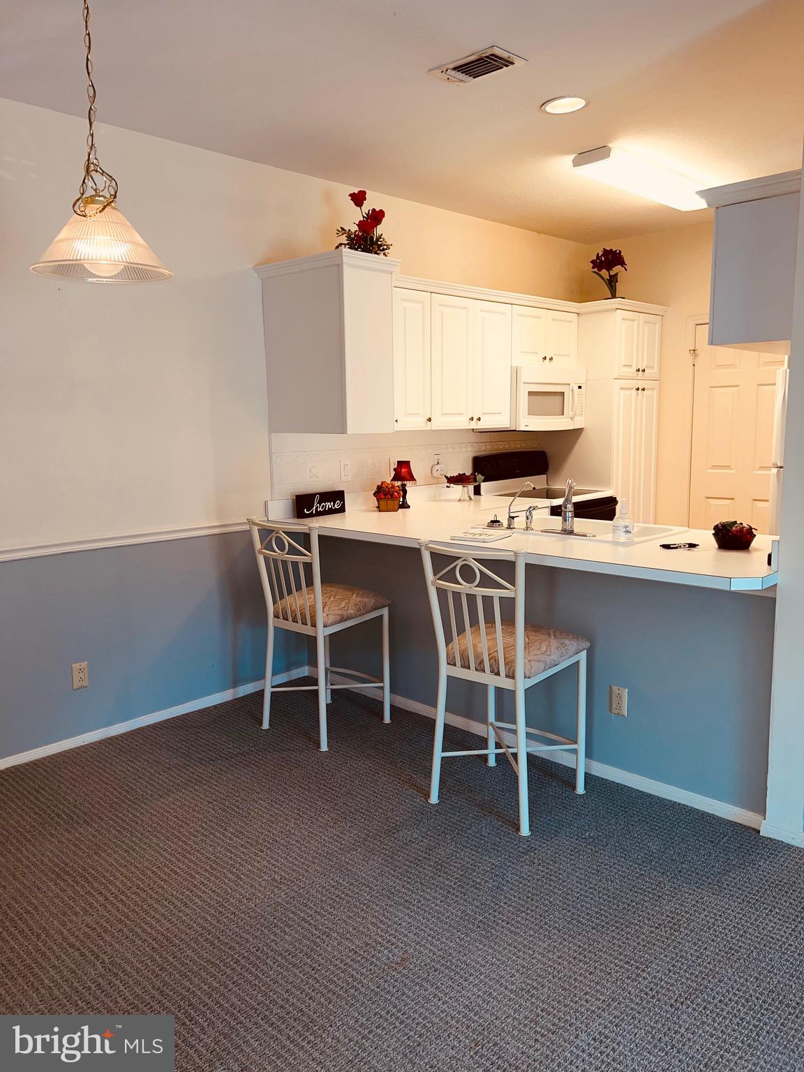 ENGLISH COUNTRY MANOR - Residential Lease