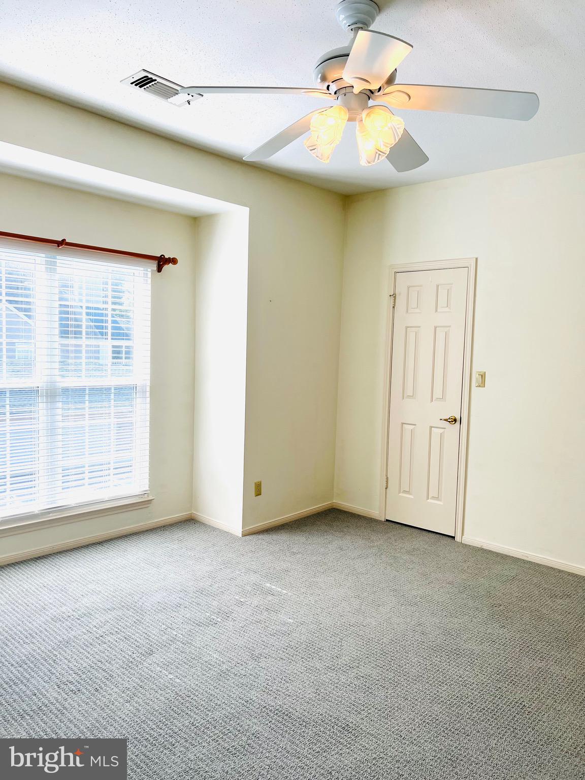 ENGLISH COUNTRY MANOR - Residential Lease