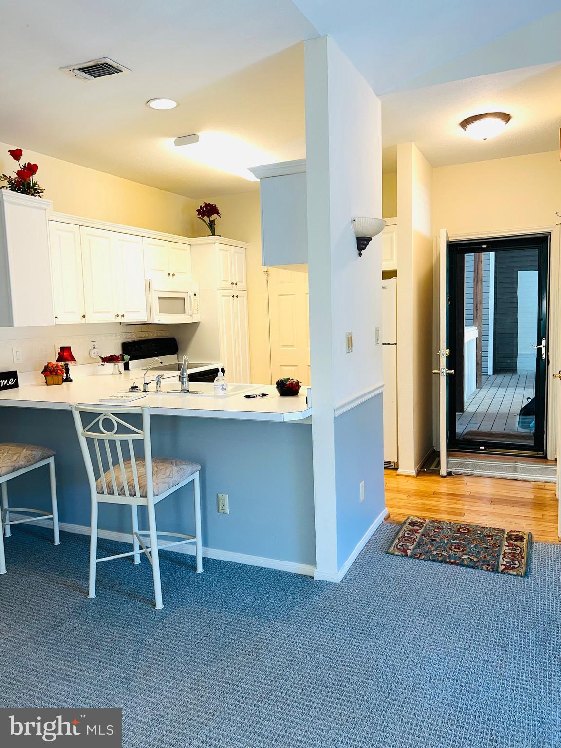 ENGLISH COUNTRY MANOR - Residential Lease