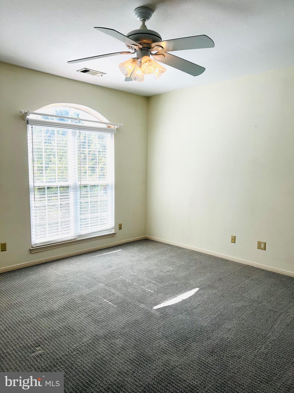 ENGLISH COUNTRY MANOR - Residential Lease