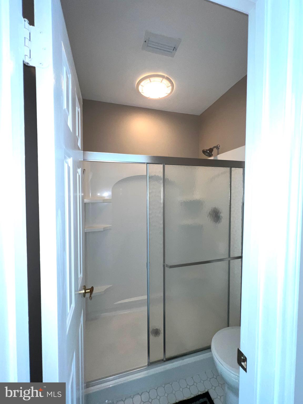 ENGLISH COUNTRY MANOR - Residential Lease