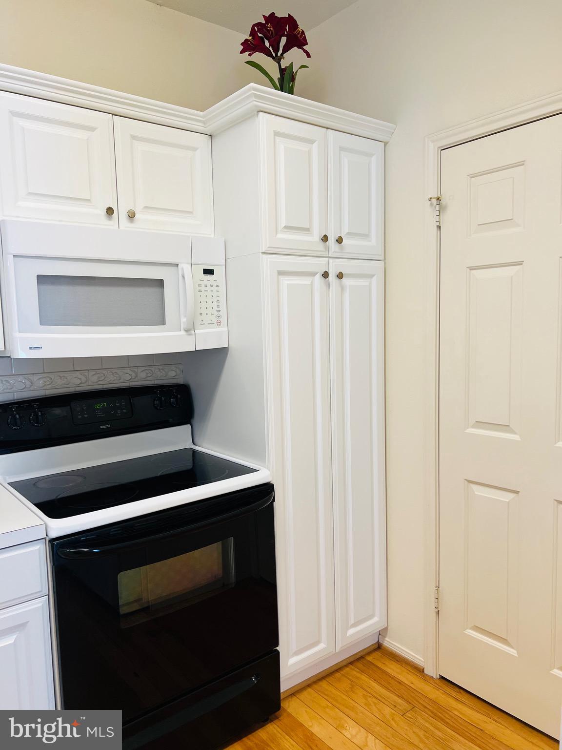 ENGLISH COUNTRY MANOR - Residential Lease