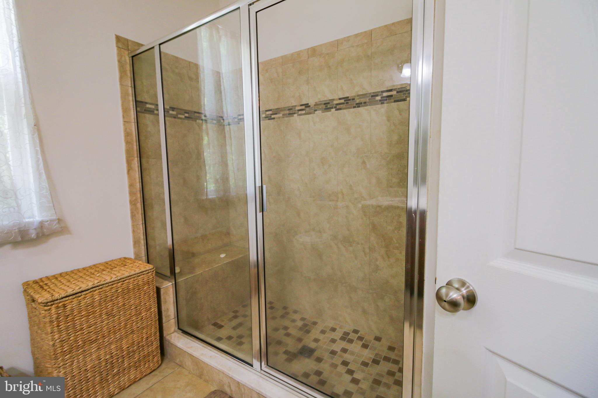 WHISPERING WOODS - Residential