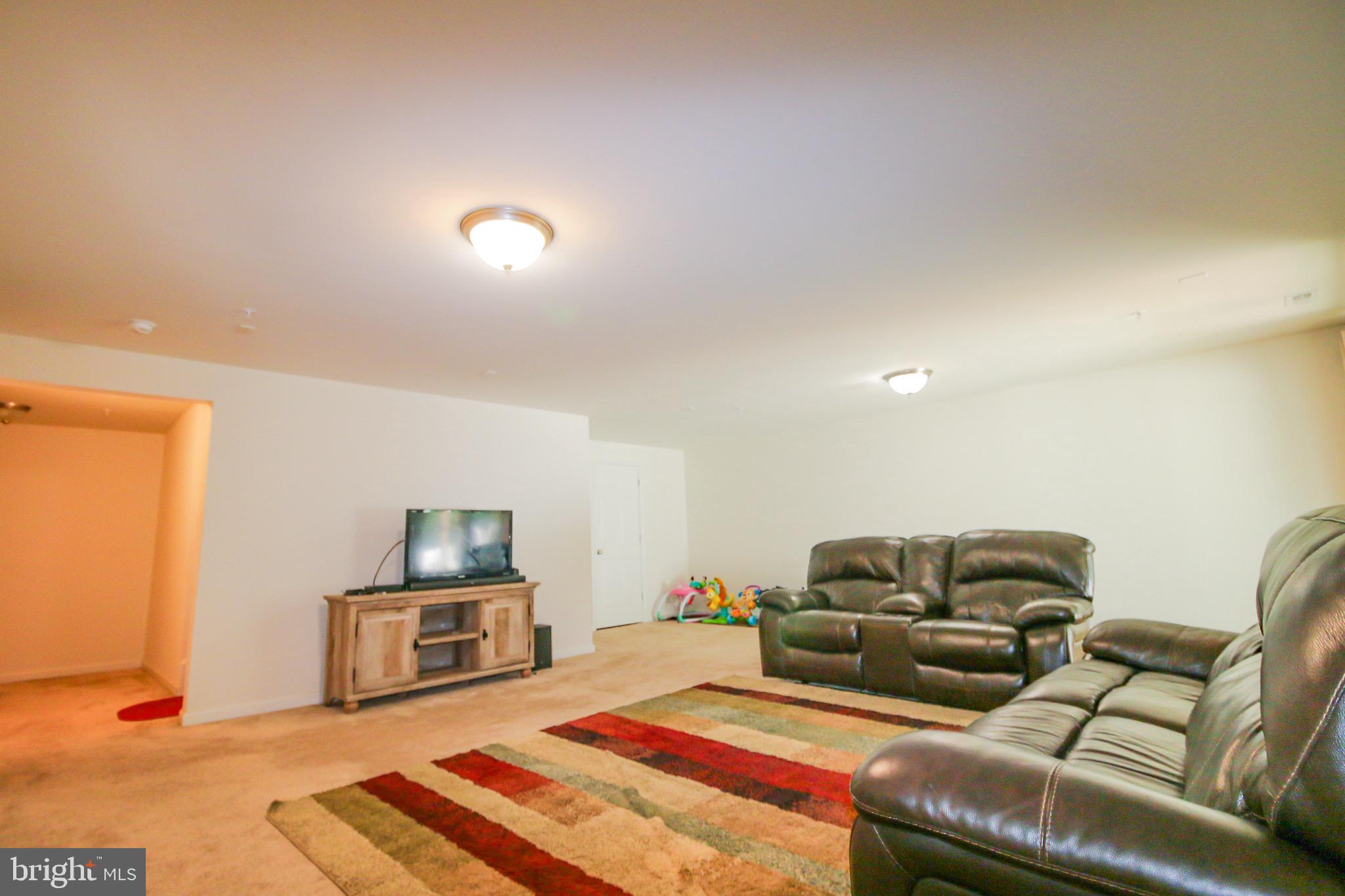 WHISPERING WOODS - Residential