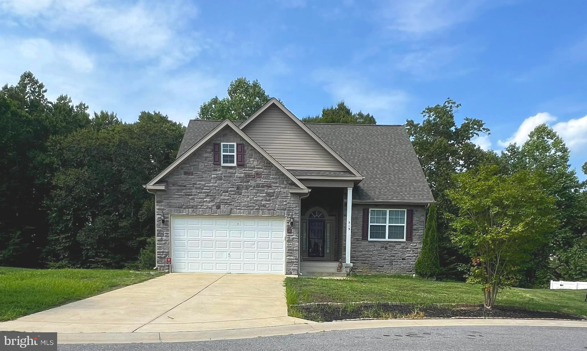 WHISPERING WOODS - Residential