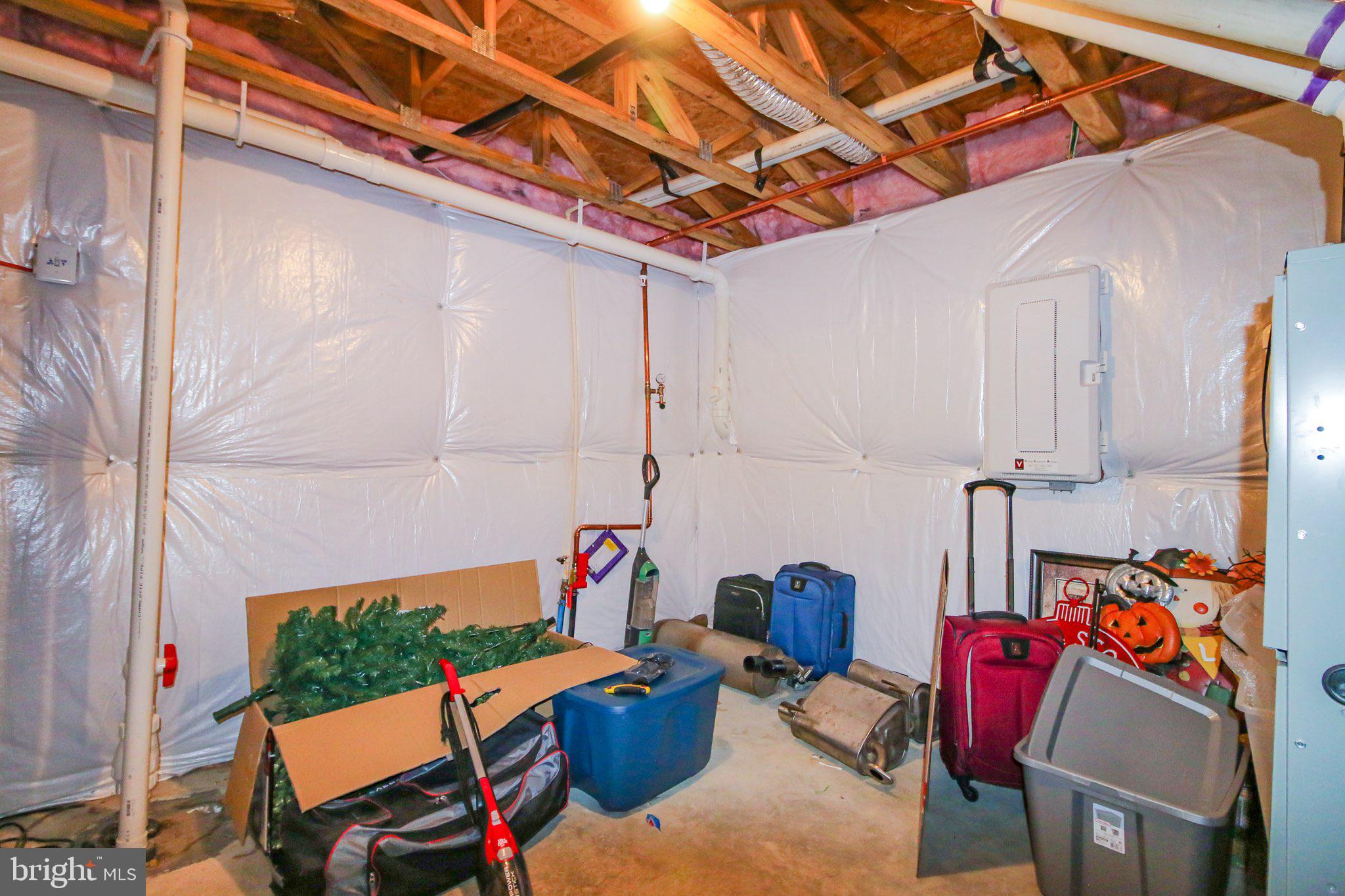 WHISPERING WOODS - Residential