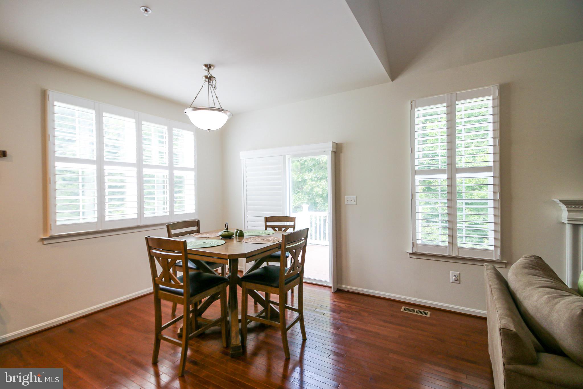 WHISPERING WOODS - Residential