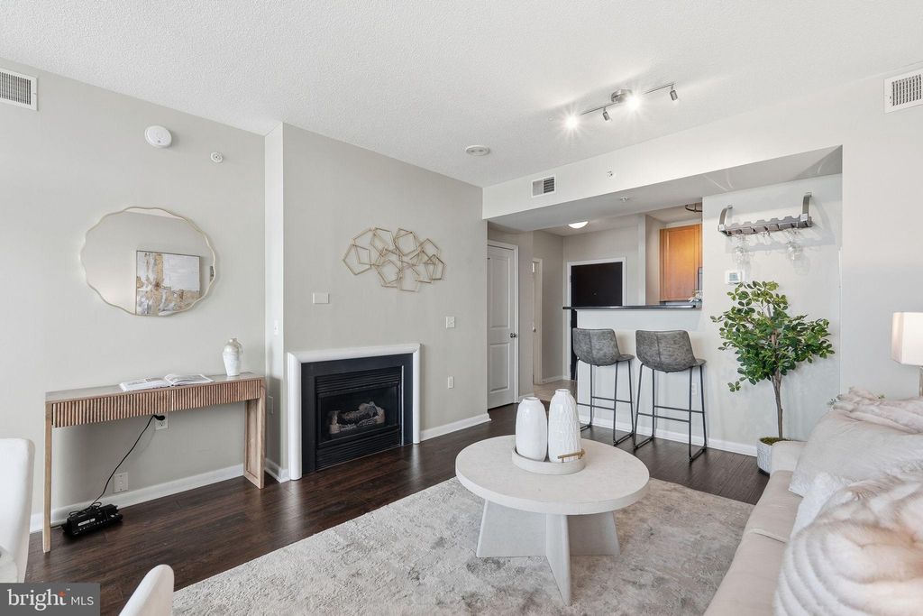 Photo of 851 N Glebe Road #1914, ARLINGTON, VA 22203 (MLS # VAAR2069652)