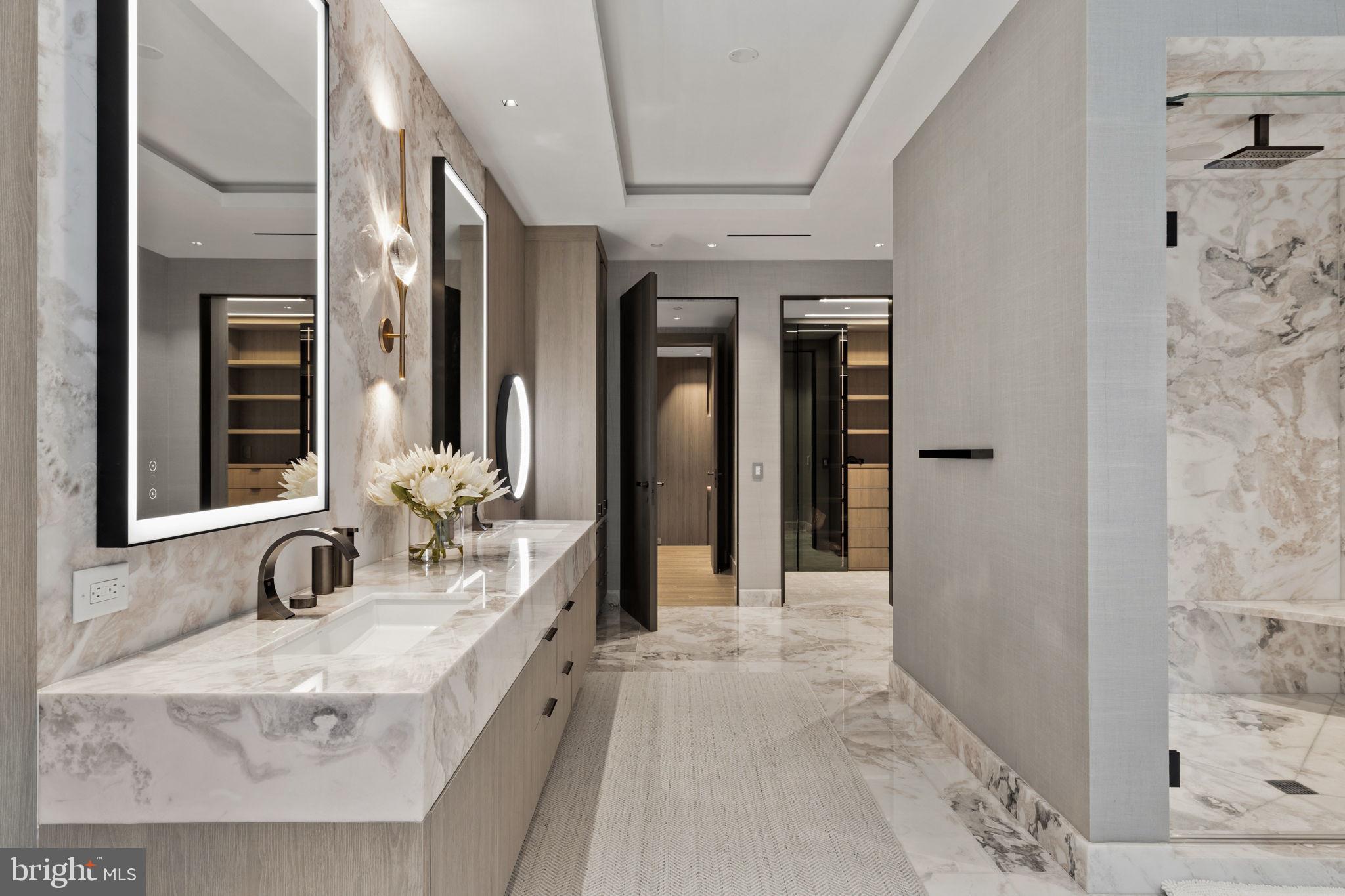 An Extraordinary Custom Full Floor Trophy Unit at 500 WalnutLocated wi – image 73