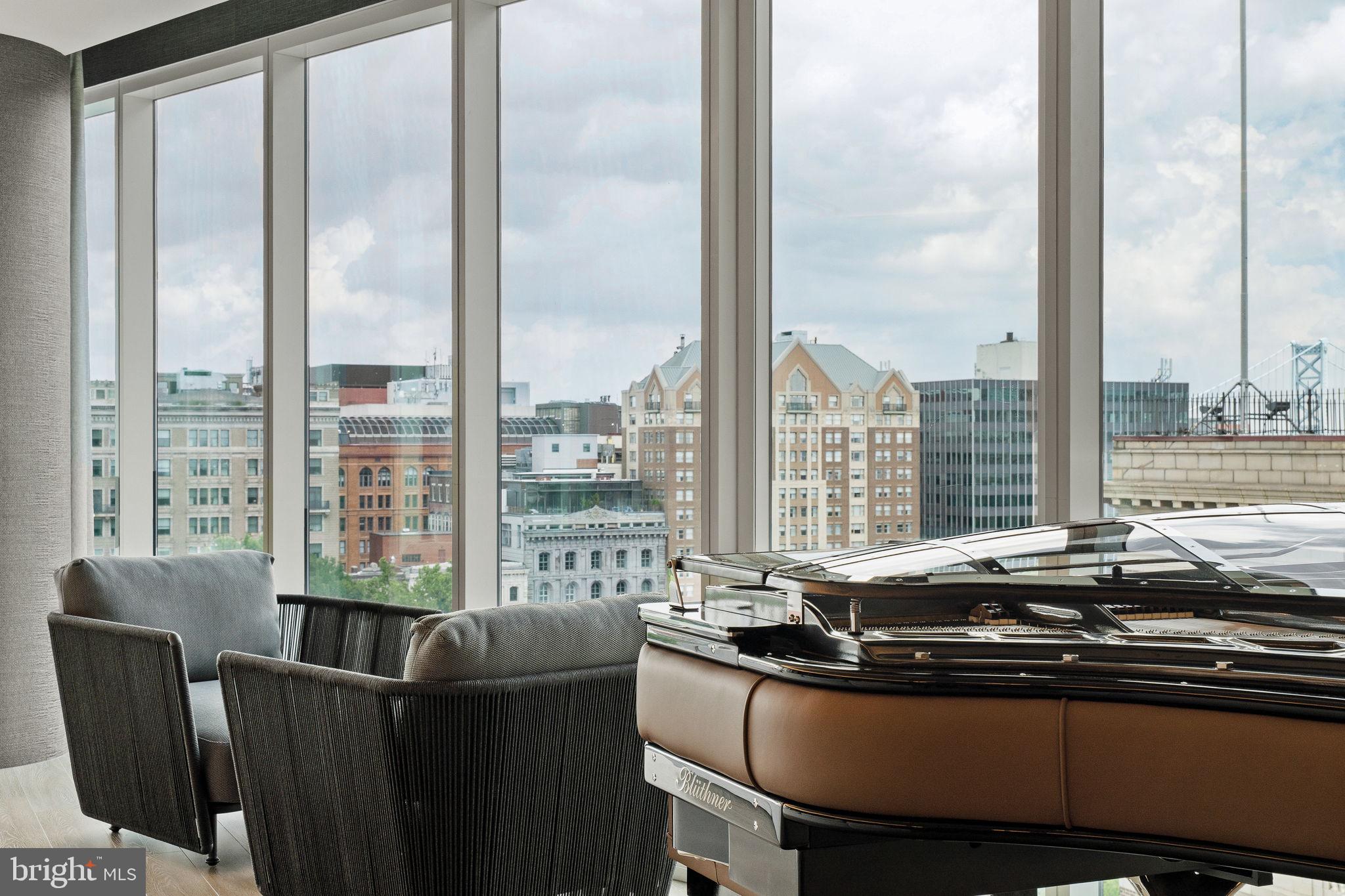 An Extraordinary Custom Full Floor Trophy Unit at 500 WalnutLocated wi – image 20
