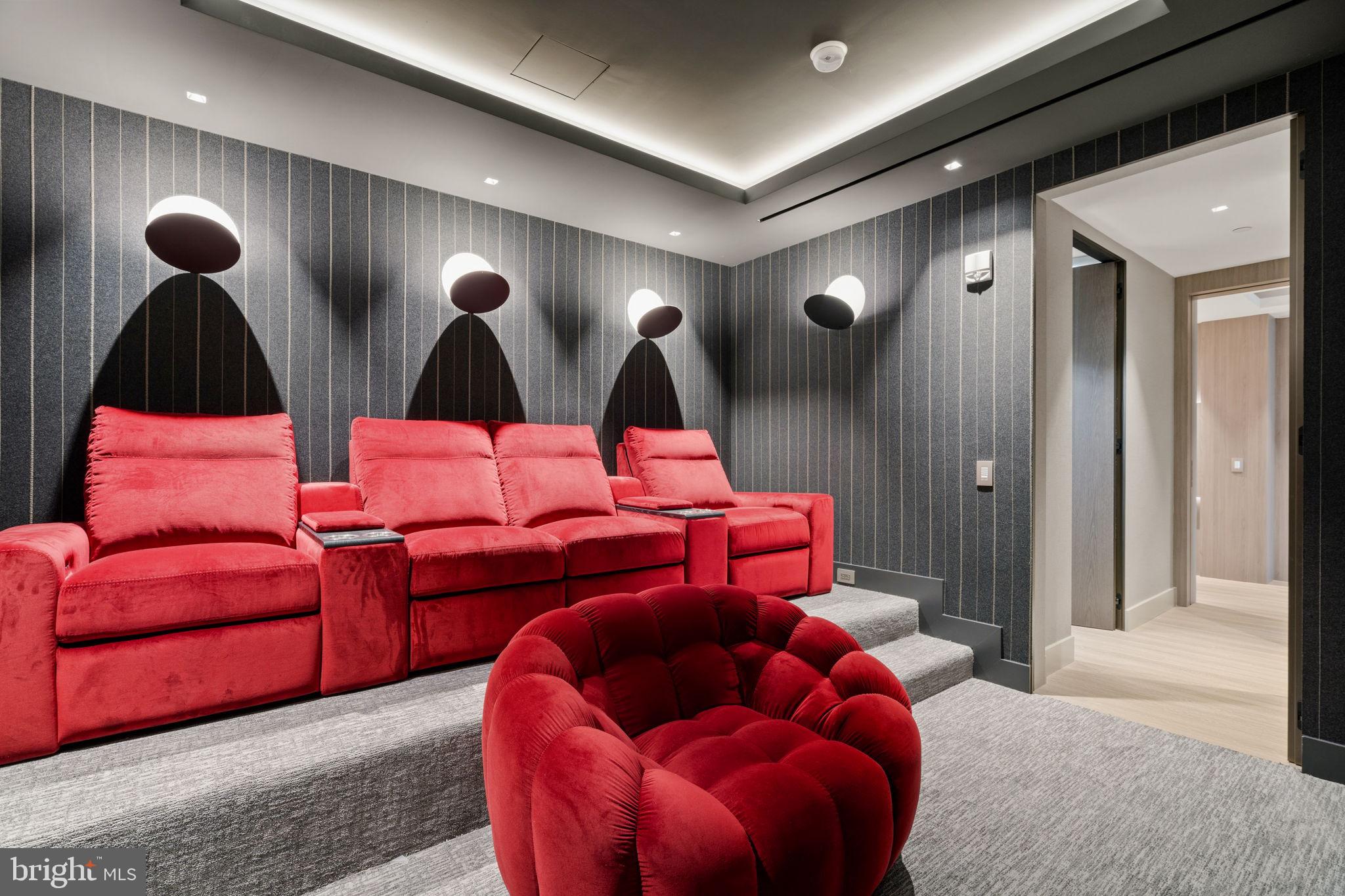 An Extraordinary Custom Full Floor Trophy Unit at 500 WalnutLocated wi – image 92