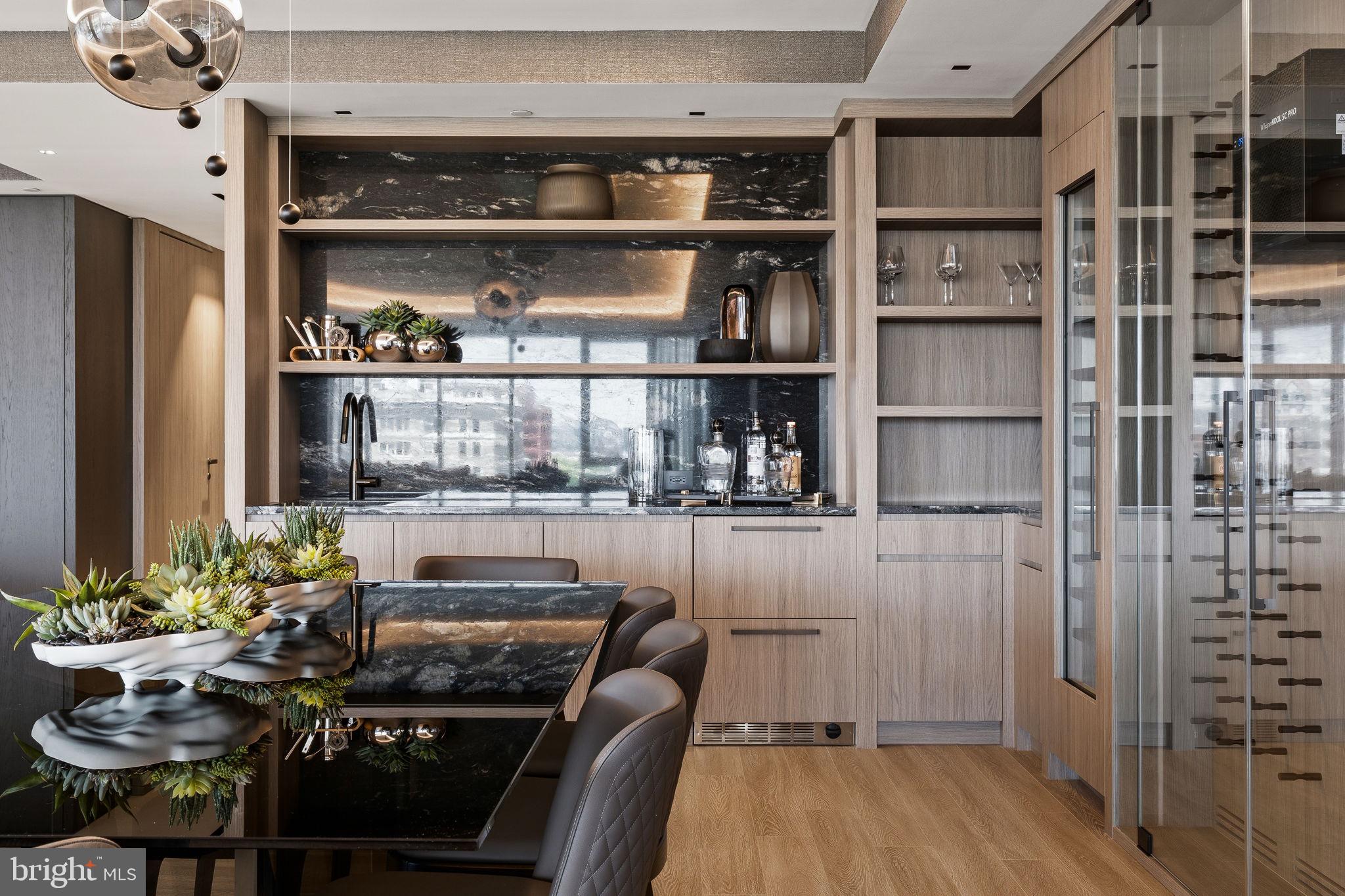 An Extraordinary Custom Full Floor Trophy Unit at 500 WalnutLocated wi – image 13