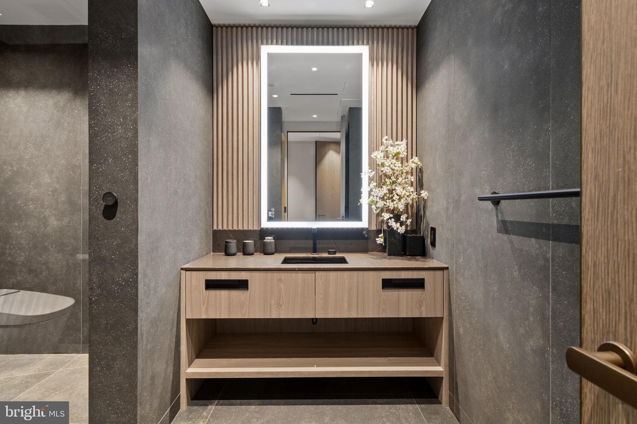 An Extraordinary Custom Full Floor Trophy Unit at 500 WalnutLocated wi – image 86