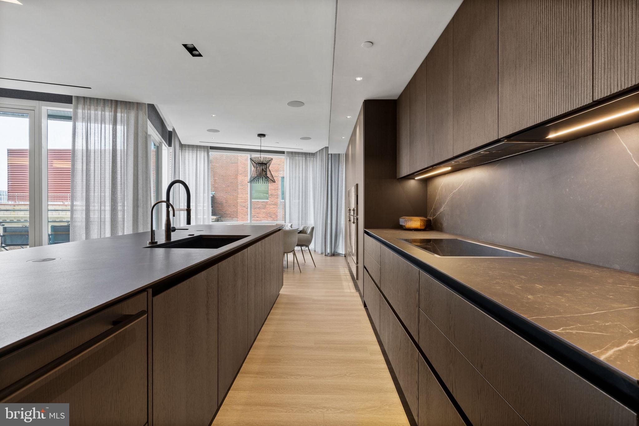 500 WALNUT STREET 1101/02