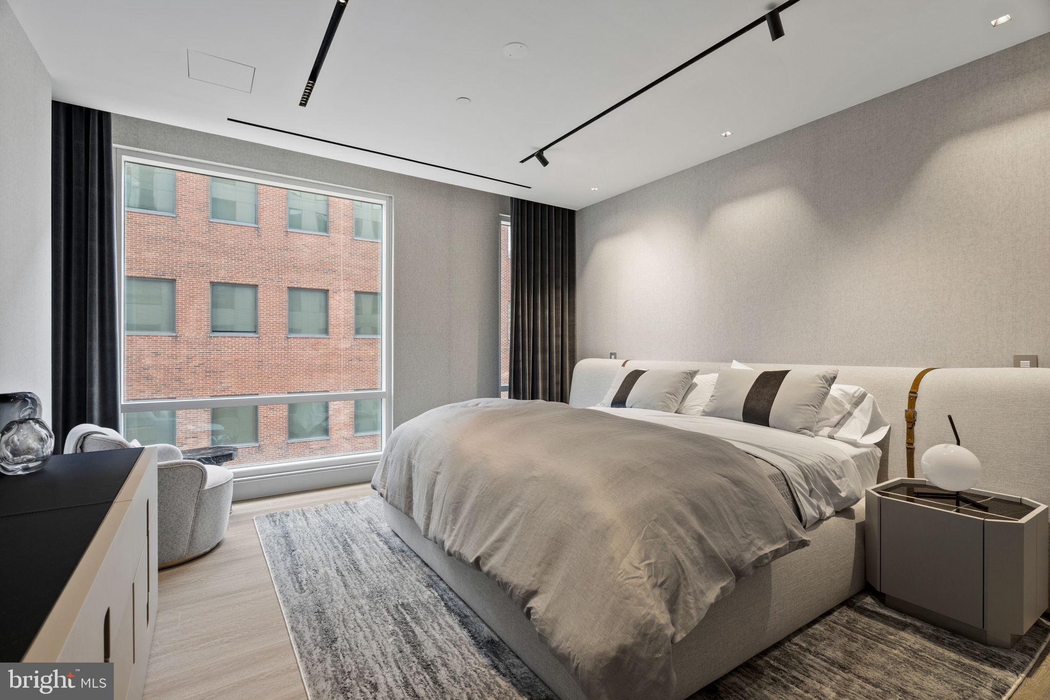 An Extraordinary Custom Full Floor Trophy Unit at 500 WalnutLocated wi – image 88