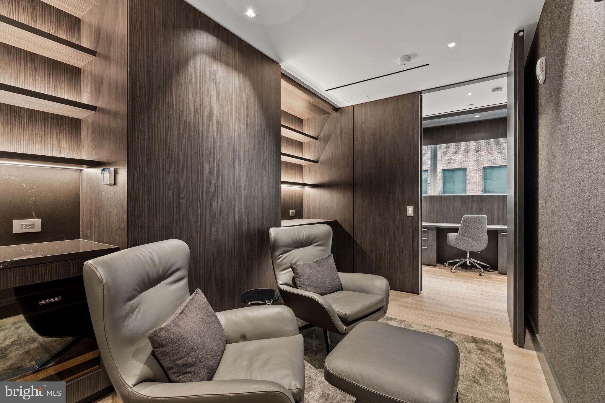 An Extraordinary Custom Full Floor Trophy Unit at 500 WalnutLocated wi – image 99
