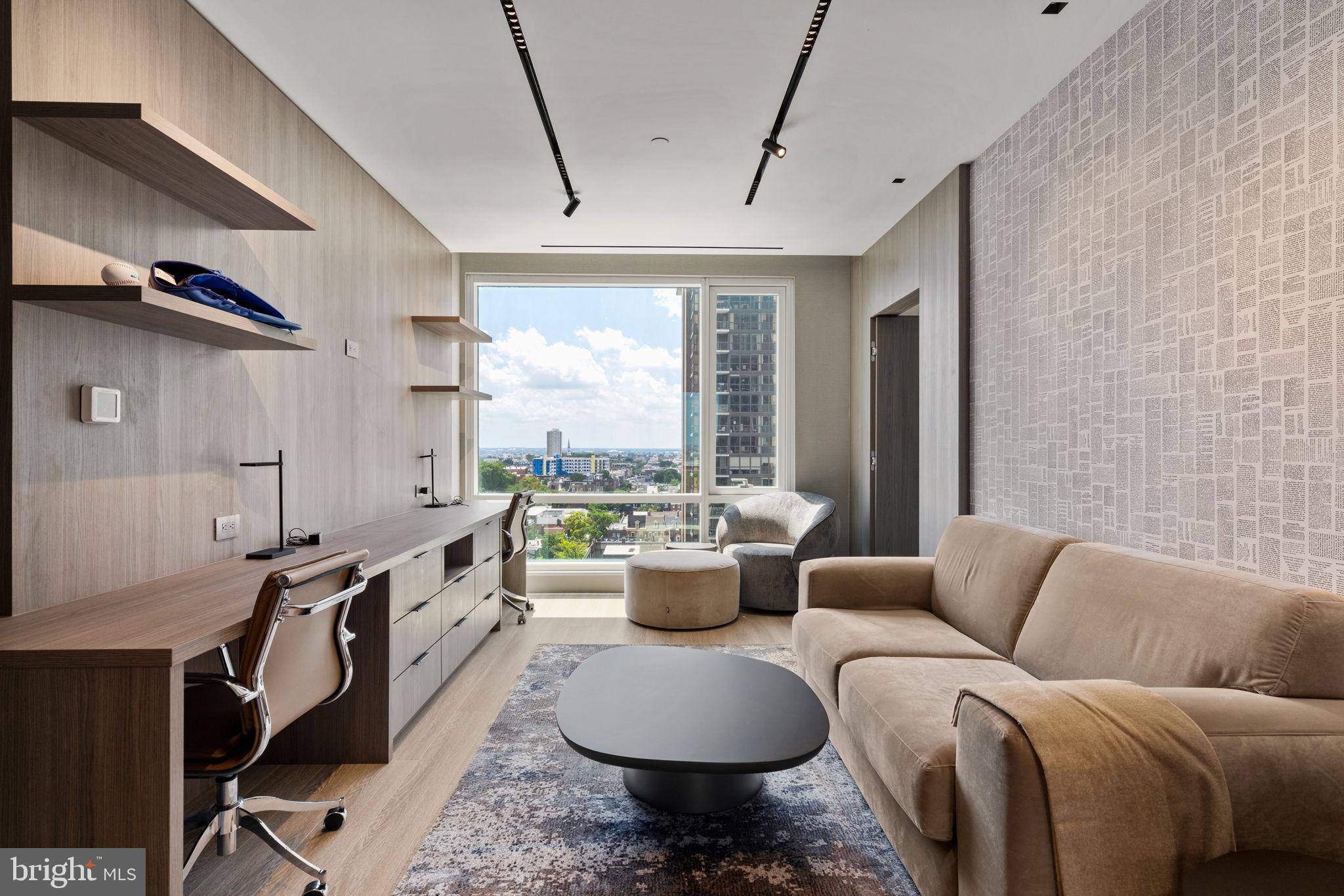 An Extraordinary Custom Full Floor Trophy Unit at 500 WalnutLocated wi – image 34