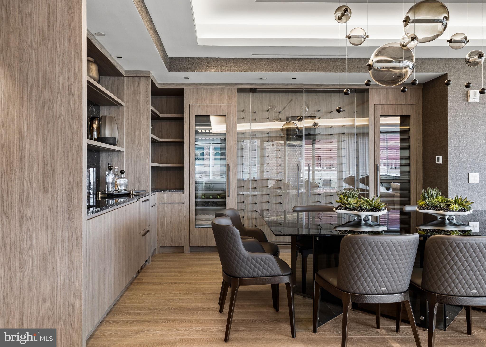 An Extraordinary Custom Full Floor Trophy Unit at 500 WalnutLocated wi – image 11