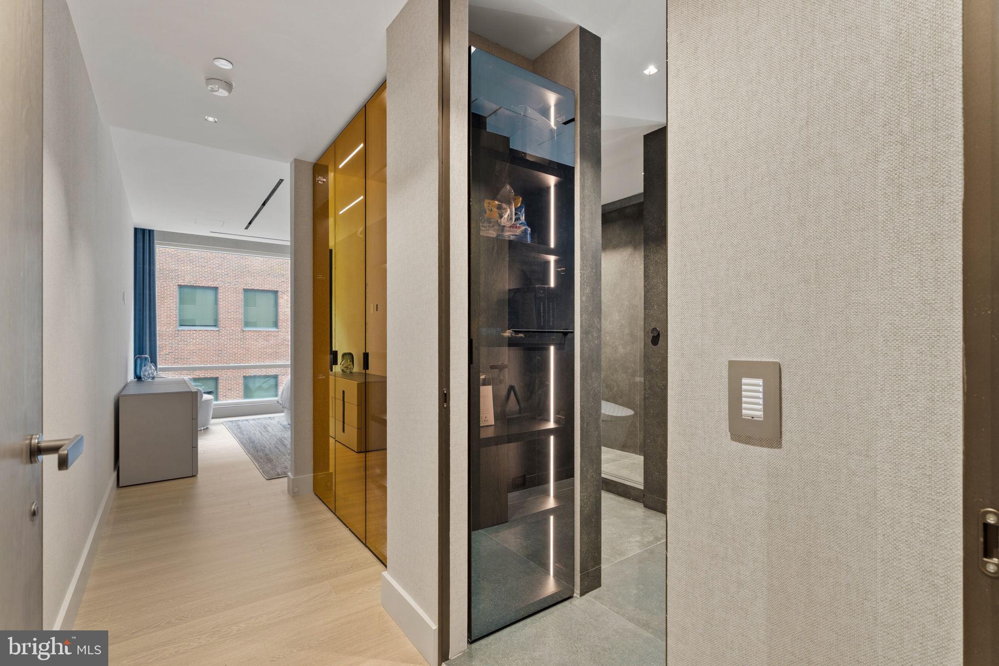 An Extraordinary Custom Full Floor Trophy Unit at 500 WalnutLocated wi – image 85