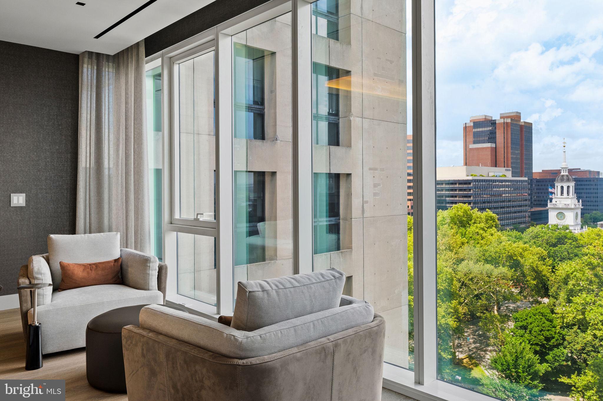 An Extraordinary Custom Full Floor Trophy Unit at 500 WalnutLocated wi – image 21