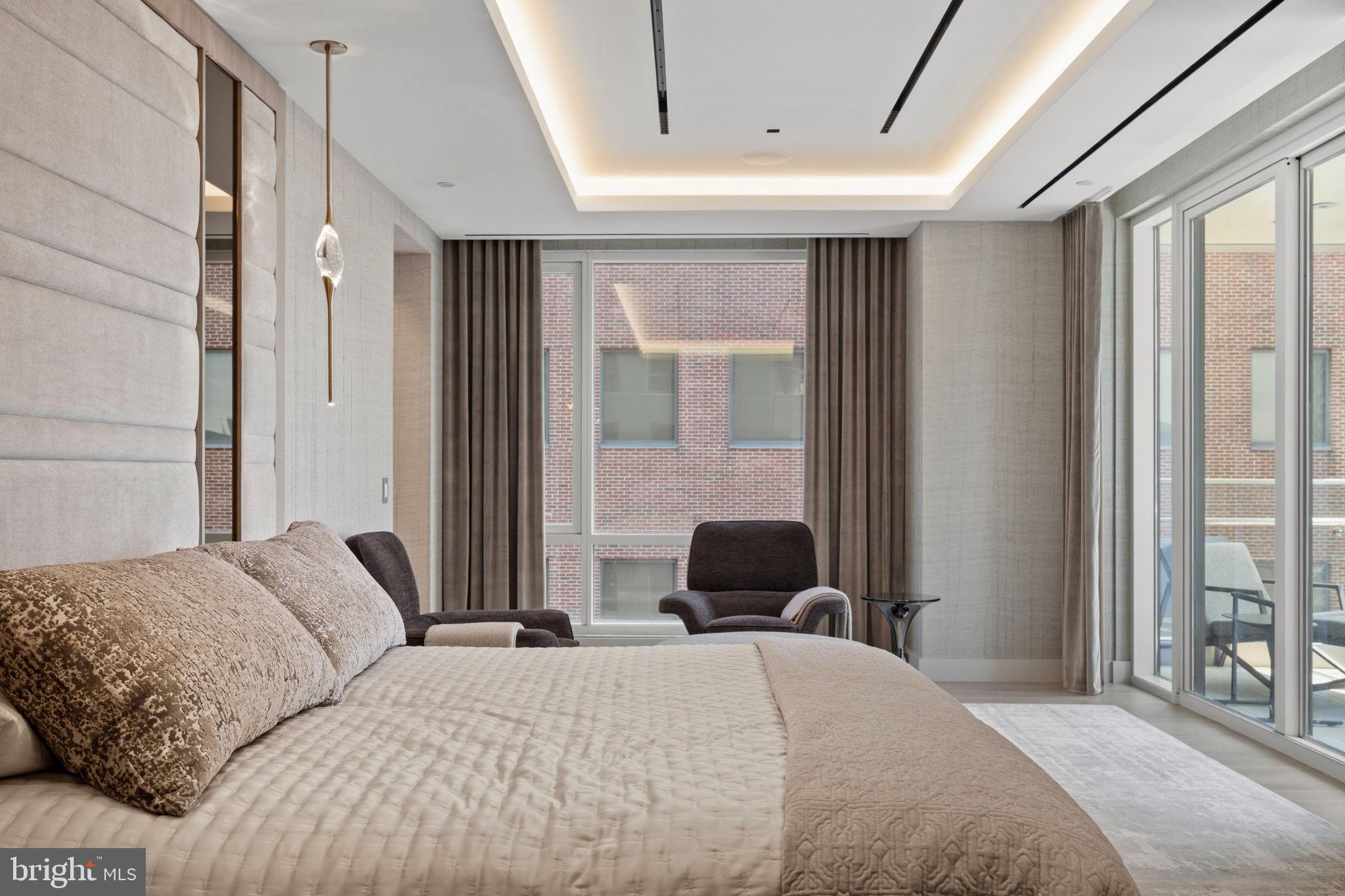 An Extraordinary Custom Full Floor Trophy Unit at 500 WalnutLocated wi – image 71