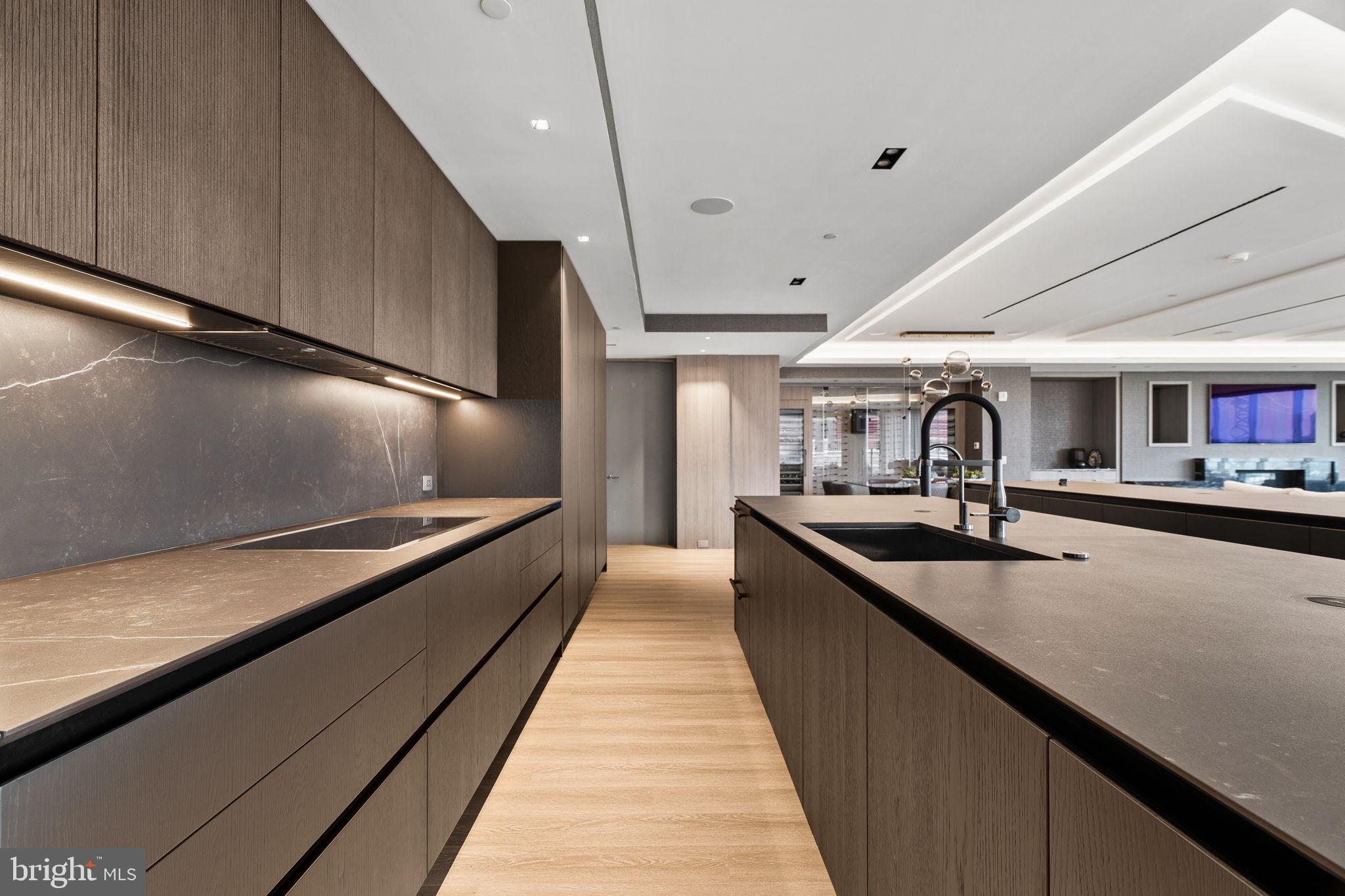 500 WALNUT STREET 1101/02