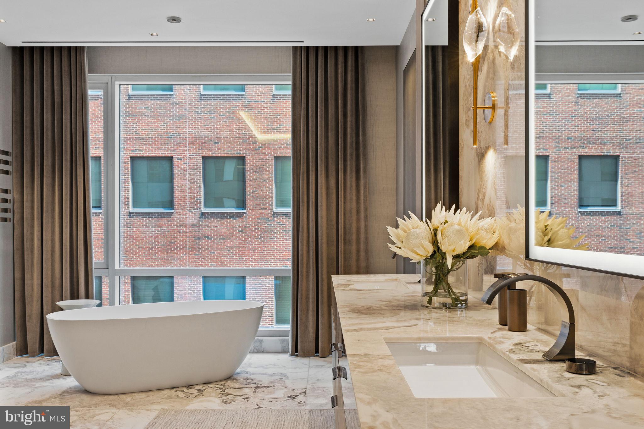 An Extraordinary Custom Full Floor Trophy Unit at 500 WalnutLocated wi – image 78