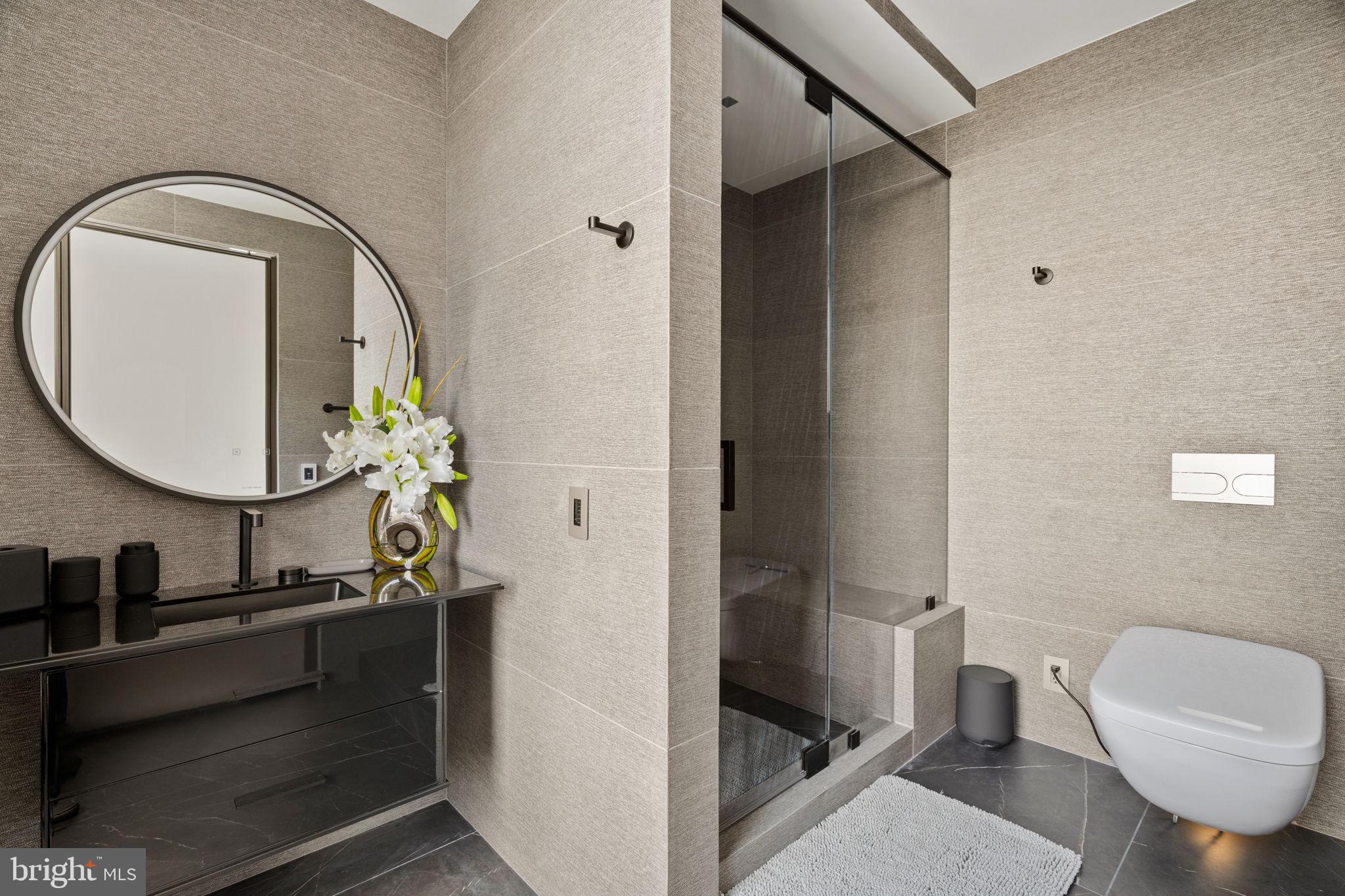 An Extraordinary Custom Full Floor Trophy Unit at 500 WalnutLocated wi – image 61