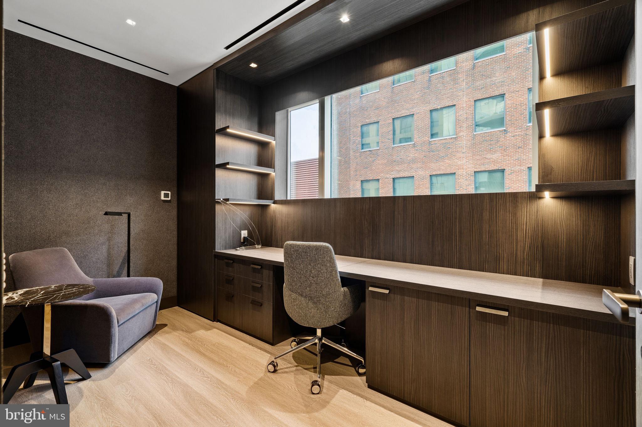 An Extraordinary Custom Full Floor Trophy Unit at 500 WalnutLocated wi – image 96