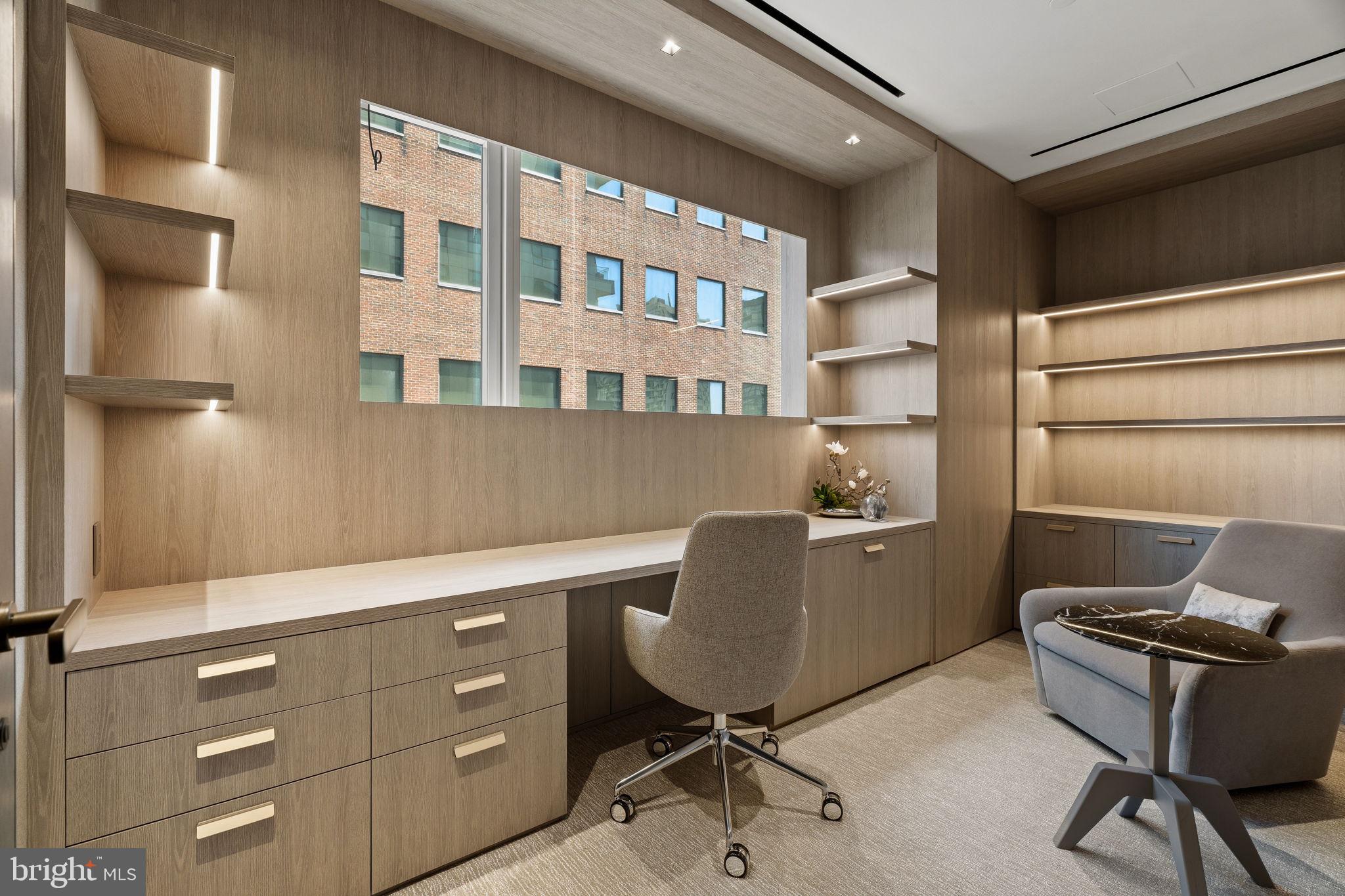 An Extraordinary Custom Full Floor Trophy Unit at 500 WalnutLocated wi – image 109