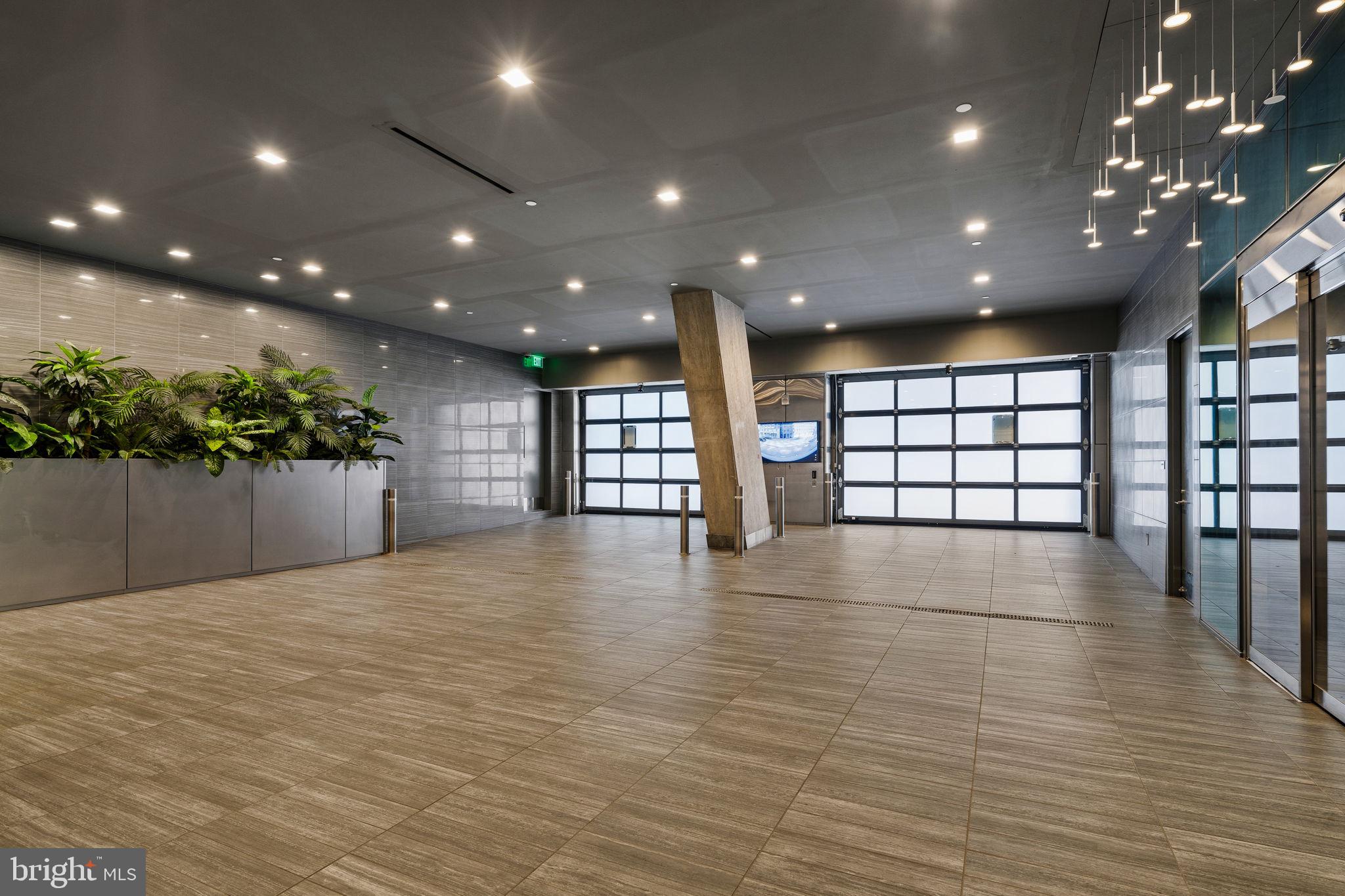 An Extraordinary Custom Full Floor Trophy Unit at 500 WalnutLocated wi – image 113