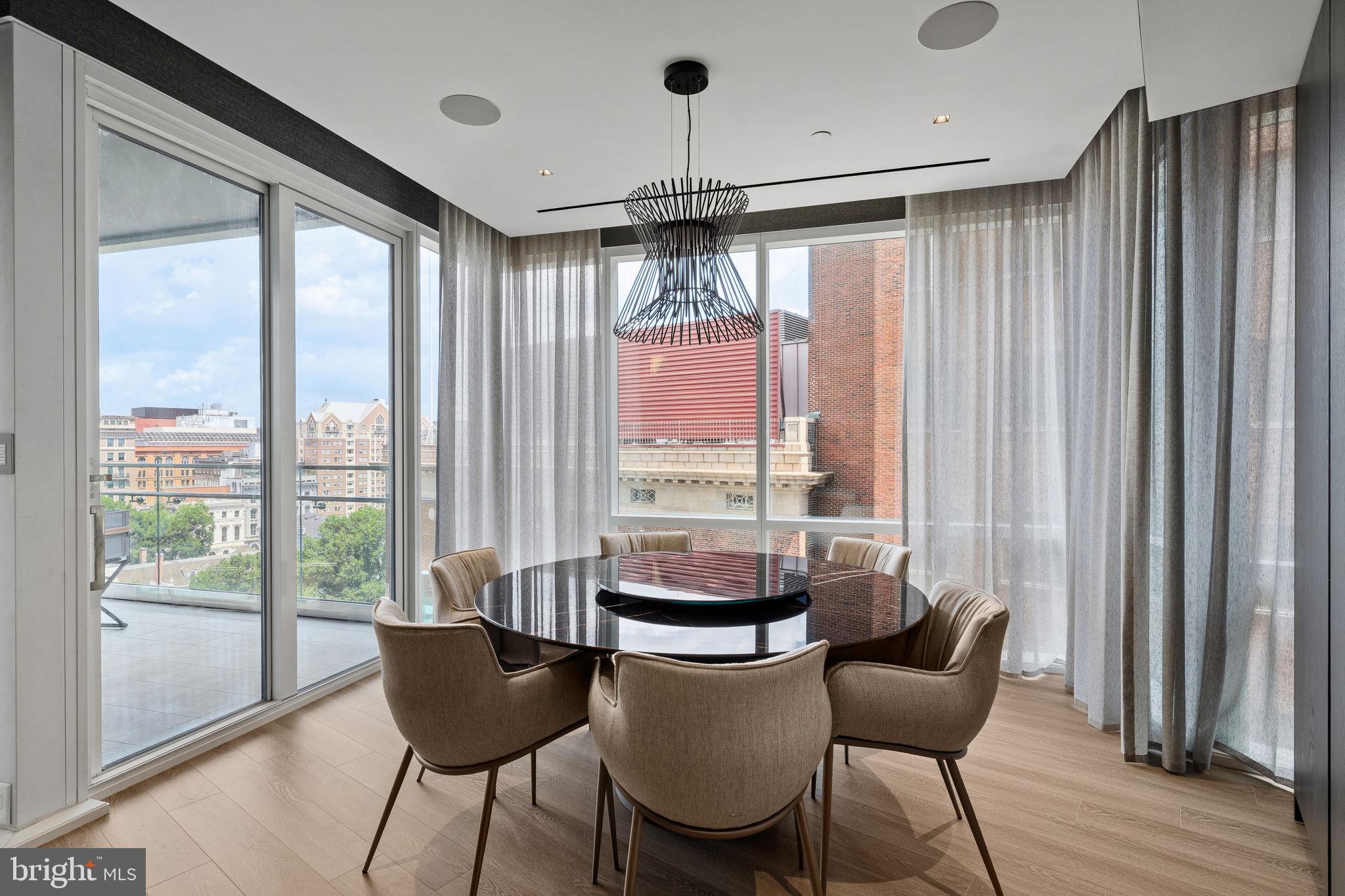 An Extraordinary Custom Full Floor Trophy Unit at 500 WalnutLocated wi – image 26