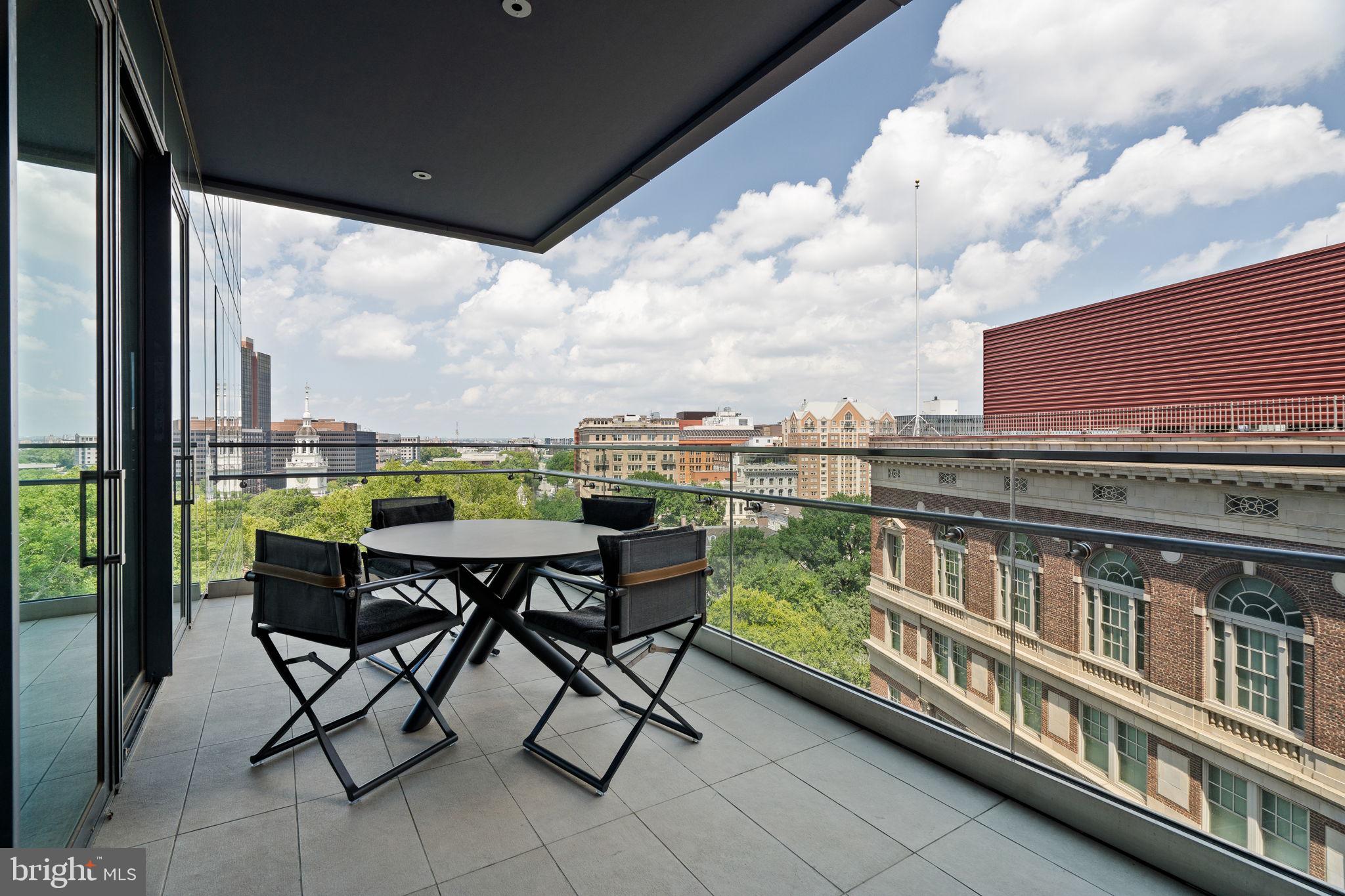 An Extraordinary Custom Full Floor Trophy Unit at 500 WalnutLocated wi – image 104