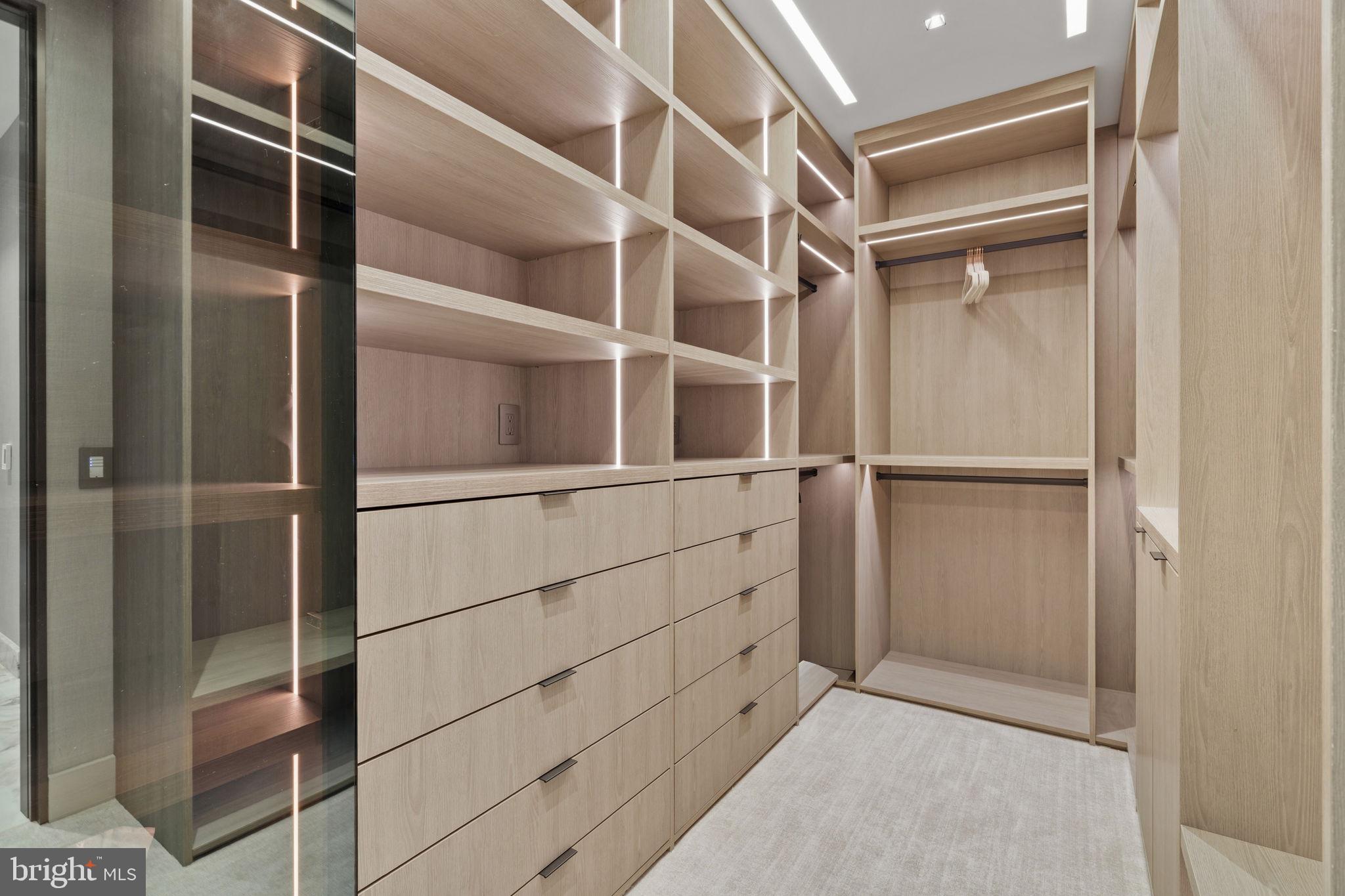 An Extraordinary Custom Full Floor Trophy Unit at 500 WalnutLocated wi – image 82