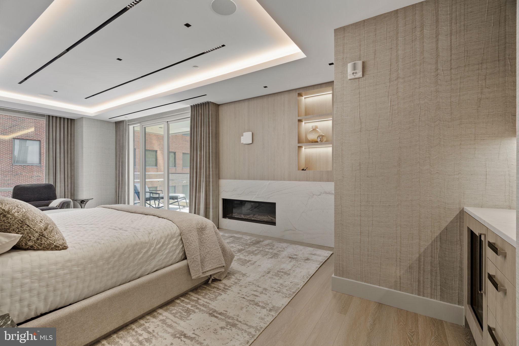 An Extraordinary Custom Full Floor Trophy Unit at 500 WalnutLocated wi – image 64