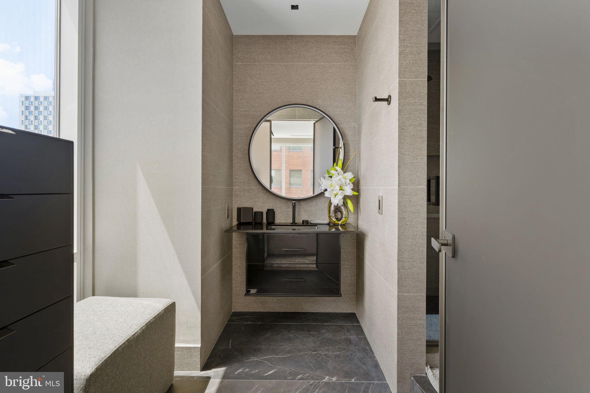 An Extraordinary Custom Full Floor Trophy Unit at 500 WalnutLocated wi – image 59