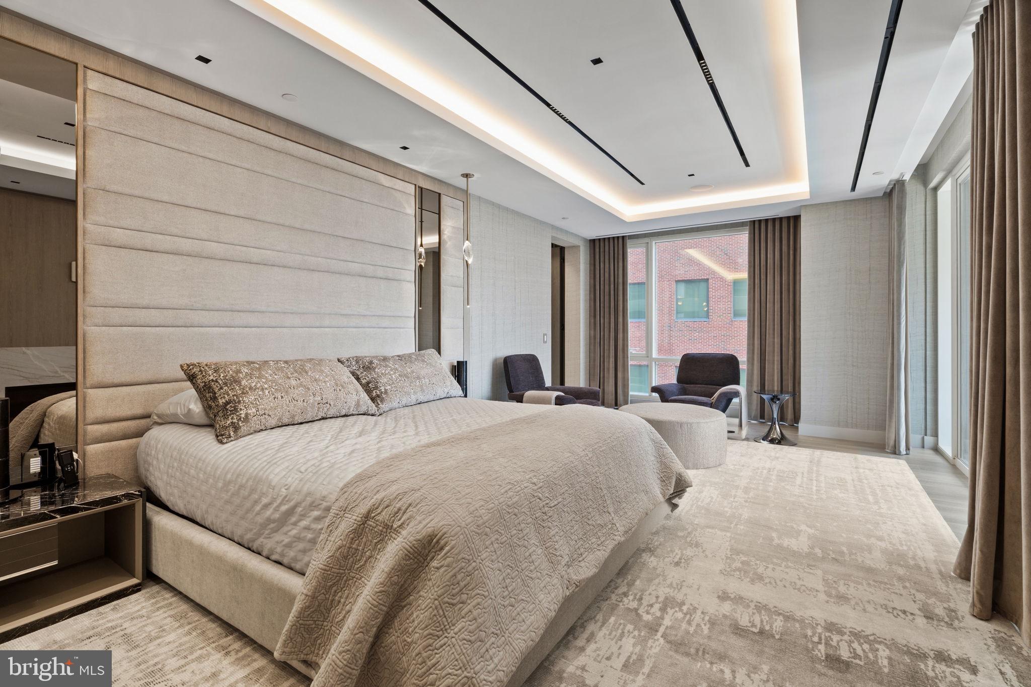 An Extraordinary Custom Full Floor Trophy Unit at 500 WalnutLocated wi – image 66