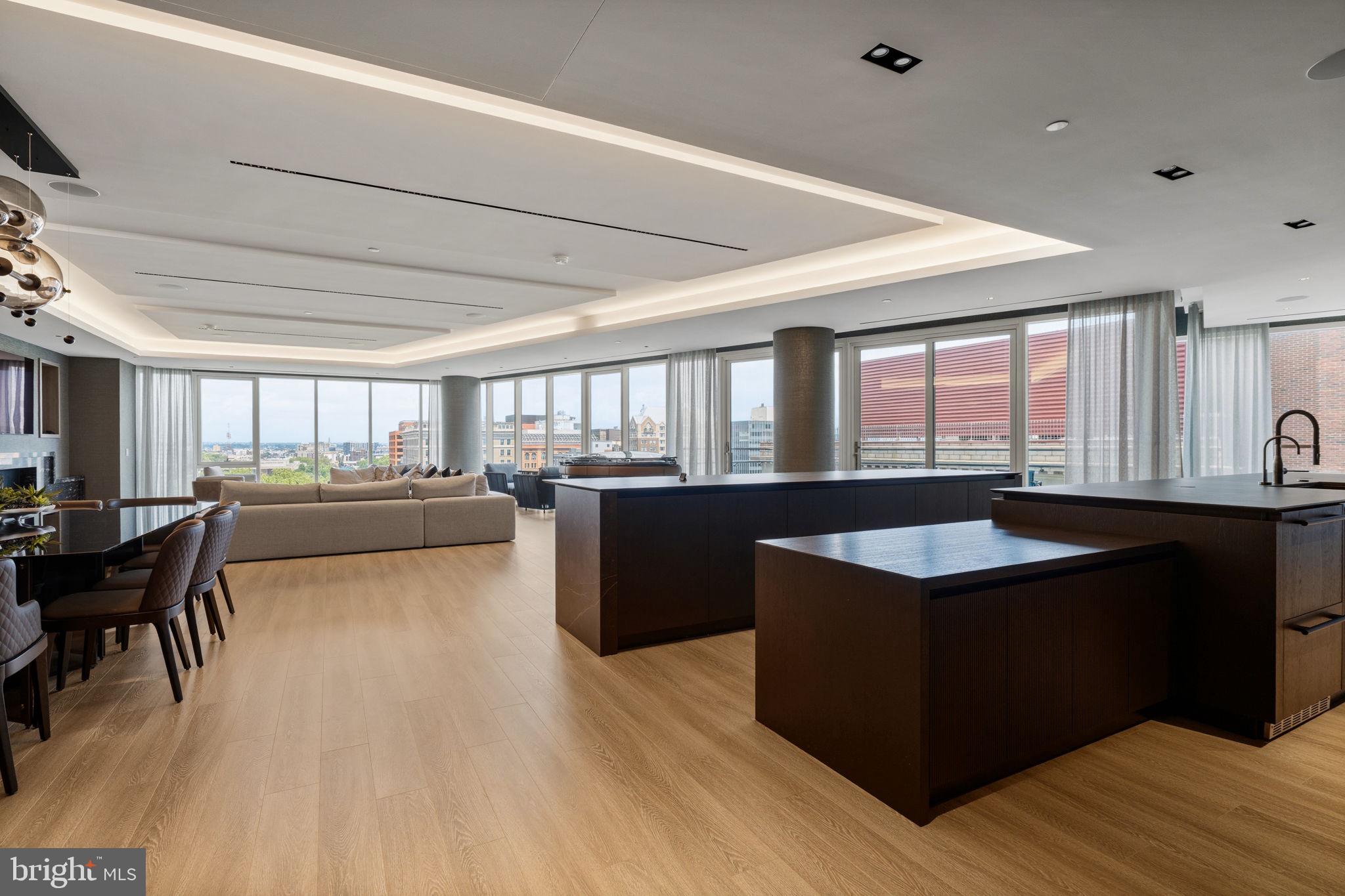 An Extraordinary Custom Full Floor Trophy Unit at 500 WalnutLocated wi – image 1