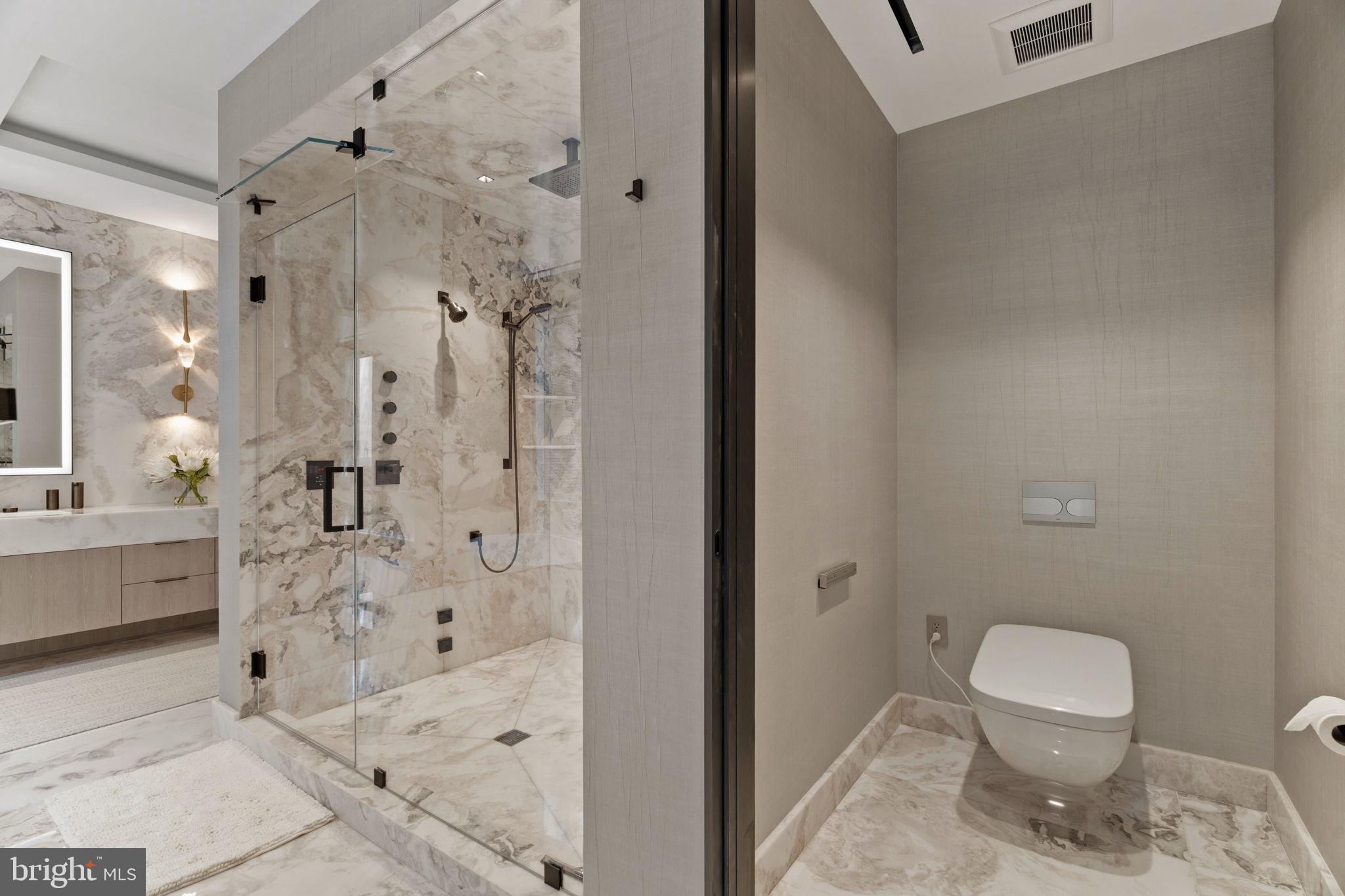 An Extraordinary Custom Full Floor Trophy Unit at 500 WalnutLocated wi – image 80