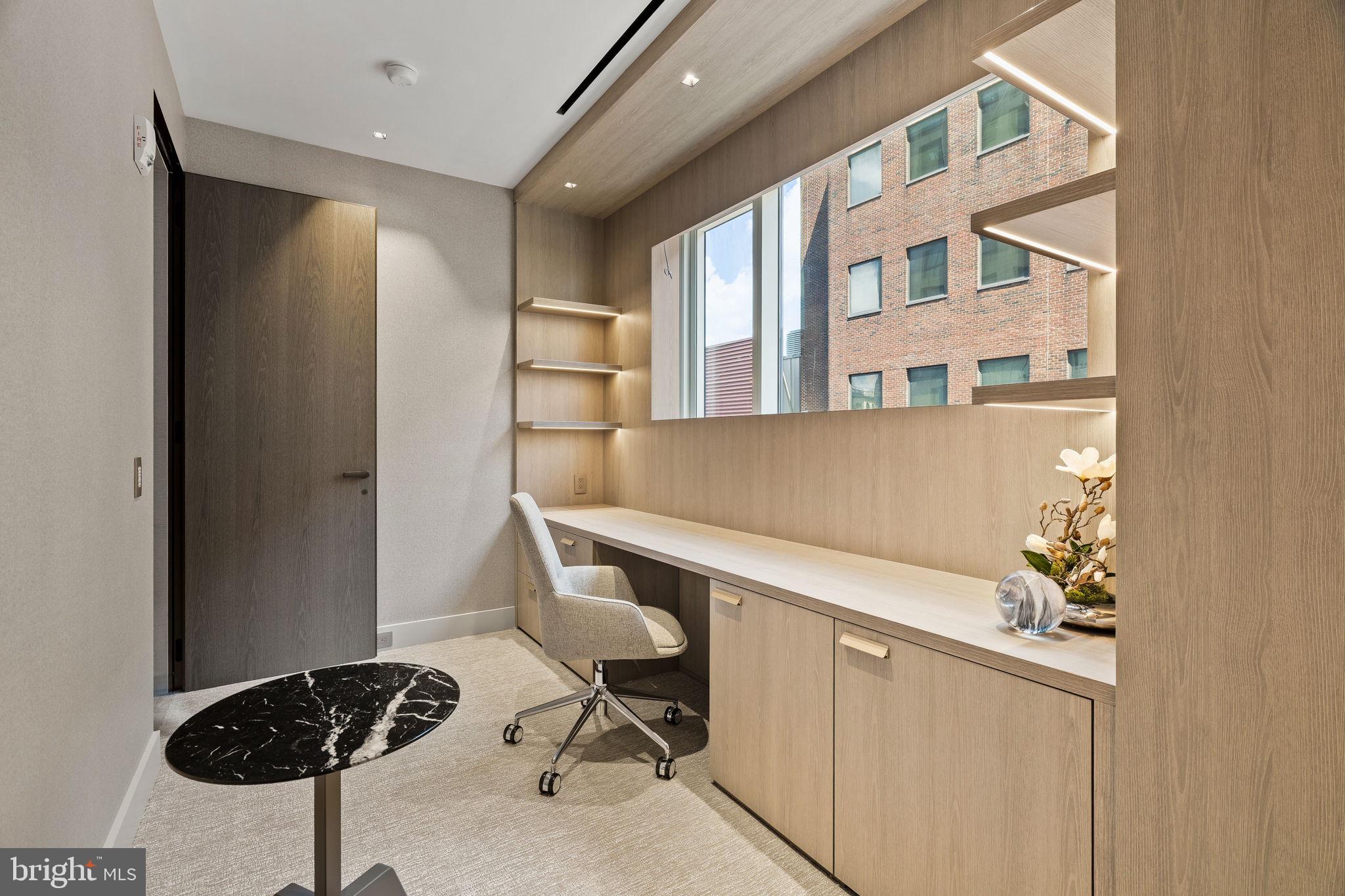 An Extraordinary Custom Full Floor Trophy Unit at 500 WalnutLocated wi – image 110