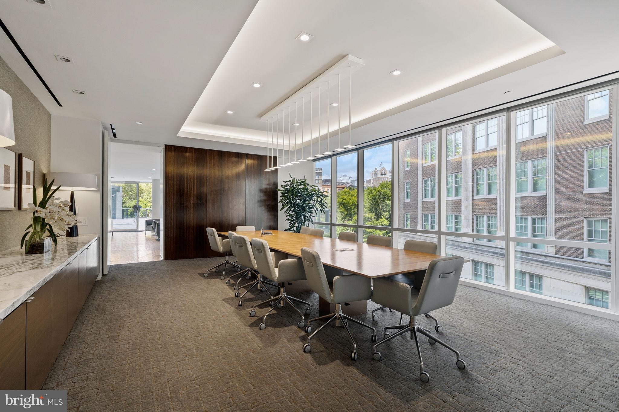 An Extraordinary Custom Full Floor Trophy Unit at 500 WalnutLocated wi – image 120