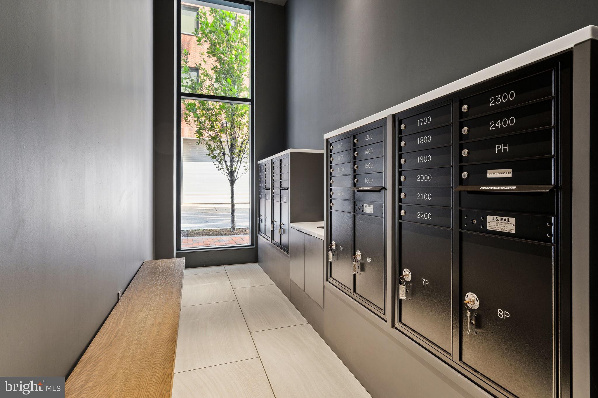 An Extraordinary Custom Full Floor Trophy Unit at 500 WalnutLocated wi – image 114