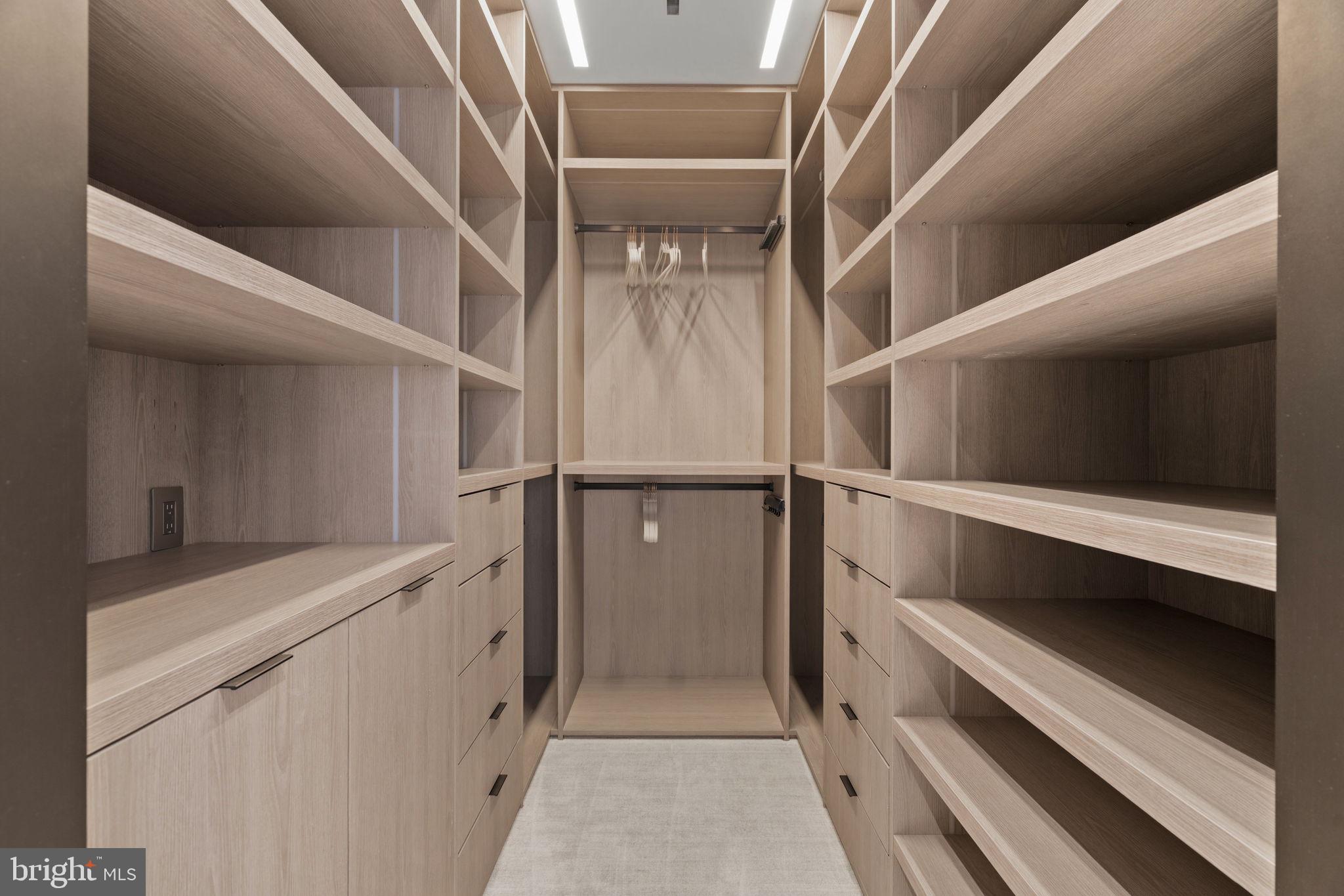 An Extraordinary Custom Full Floor Trophy Unit at 500 WalnutLocated wi – image 84