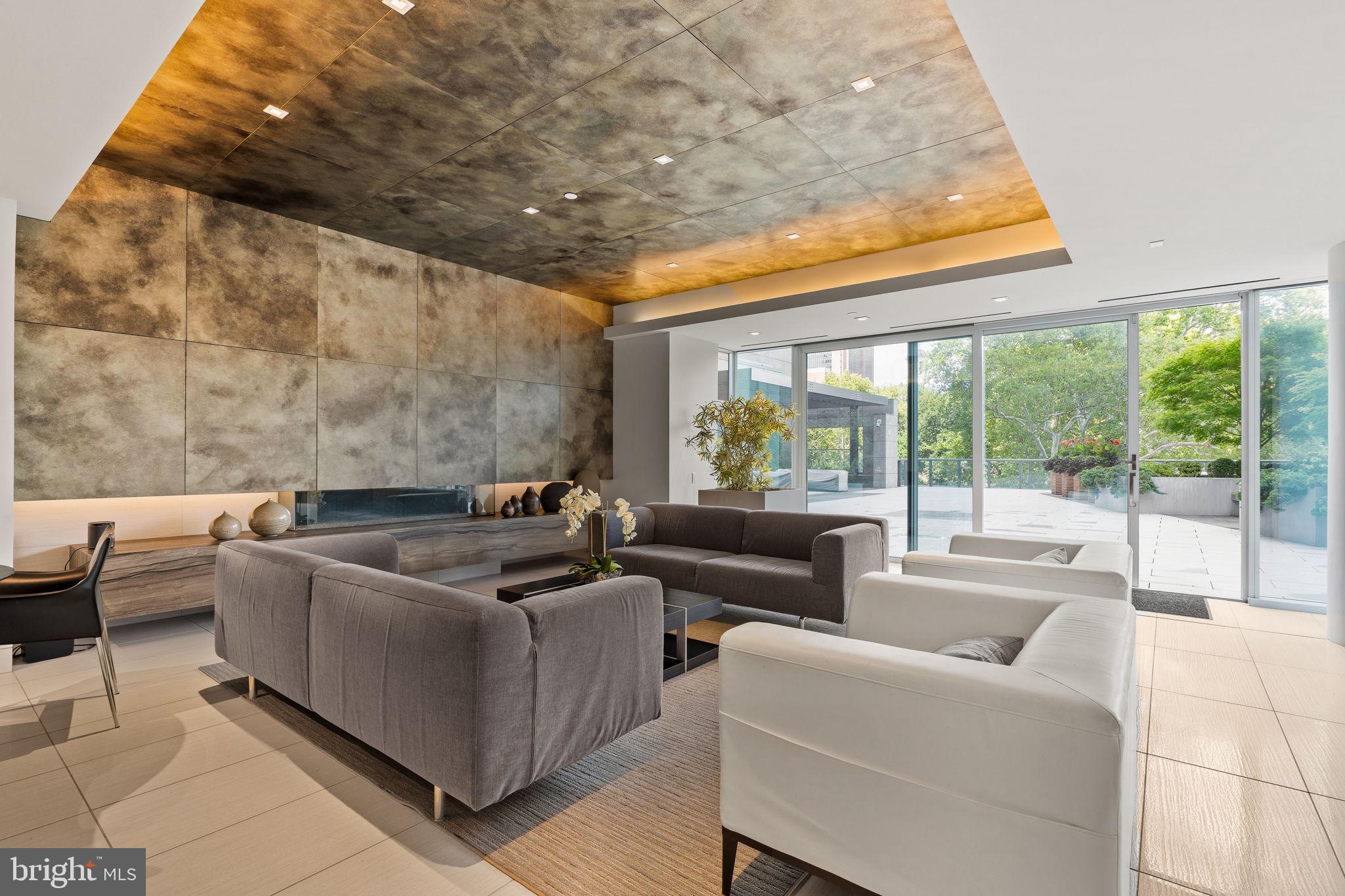 An Extraordinary Custom Full Floor Trophy Unit at 500 WalnutLocated wi – image 122