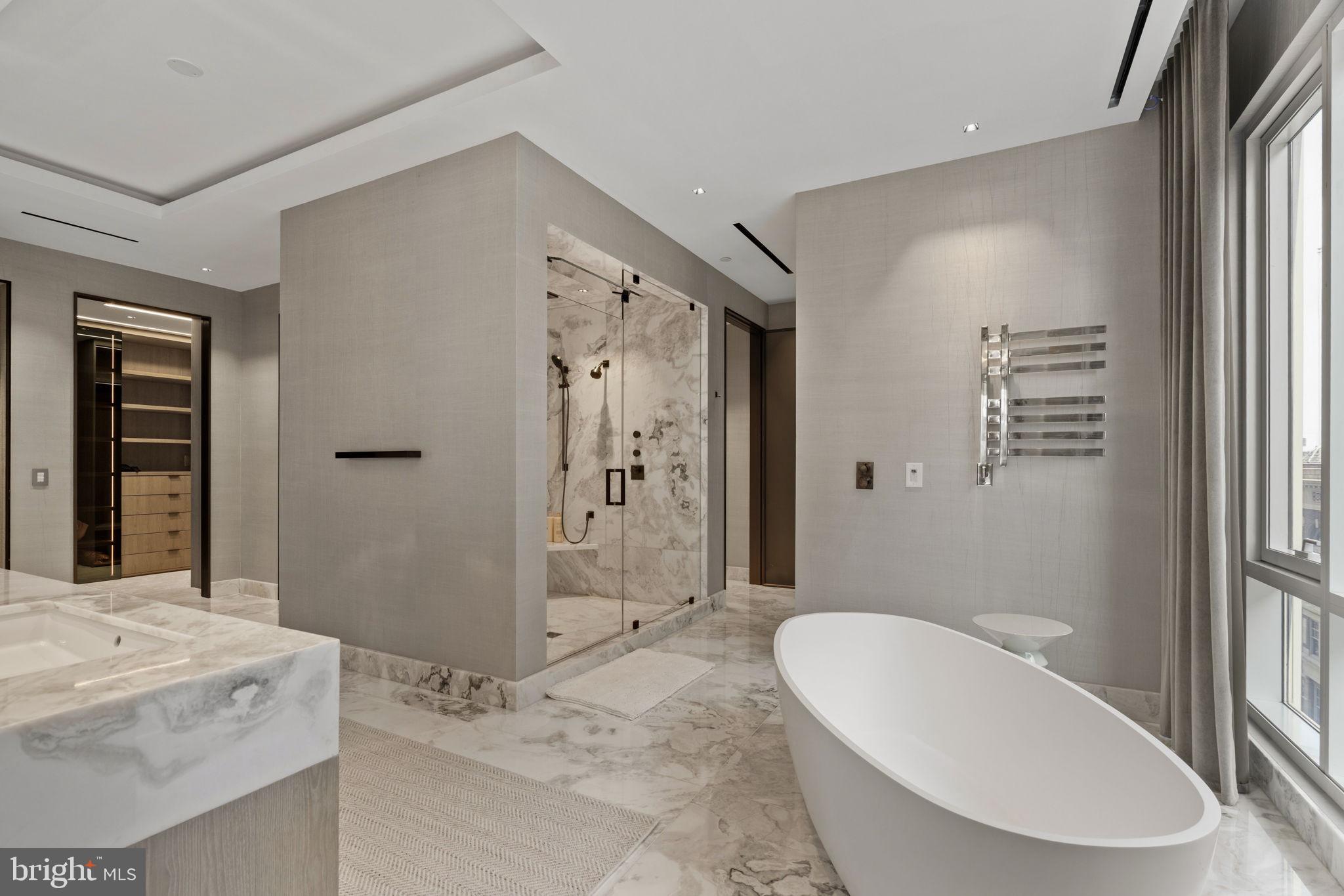 An Extraordinary Custom Full Floor Trophy Unit at 500 WalnutLocated wi – image 72