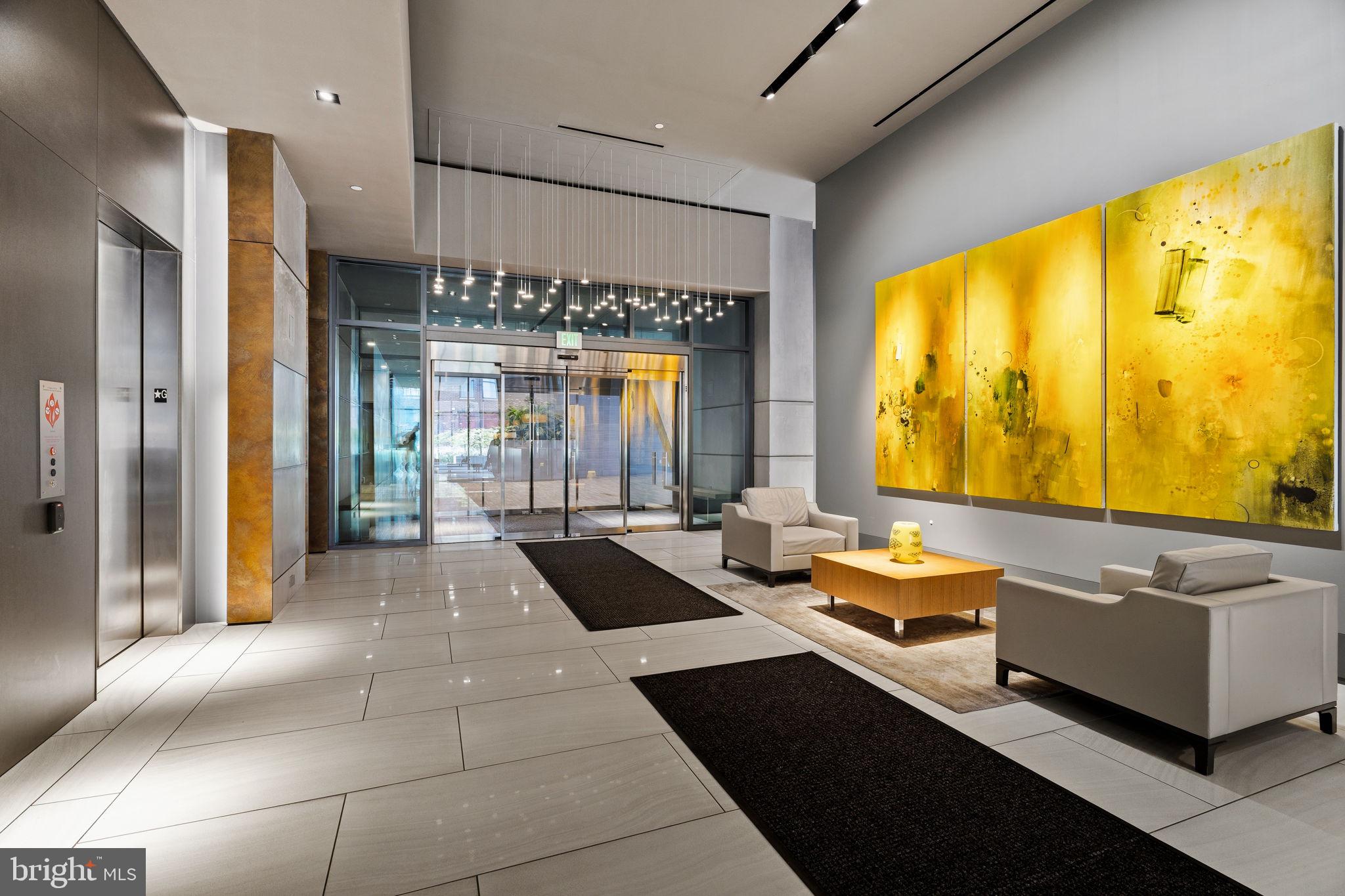 An Extraordinary Custom Full Floor Trophy Unit at 500 WalnutLocated wi – image 115